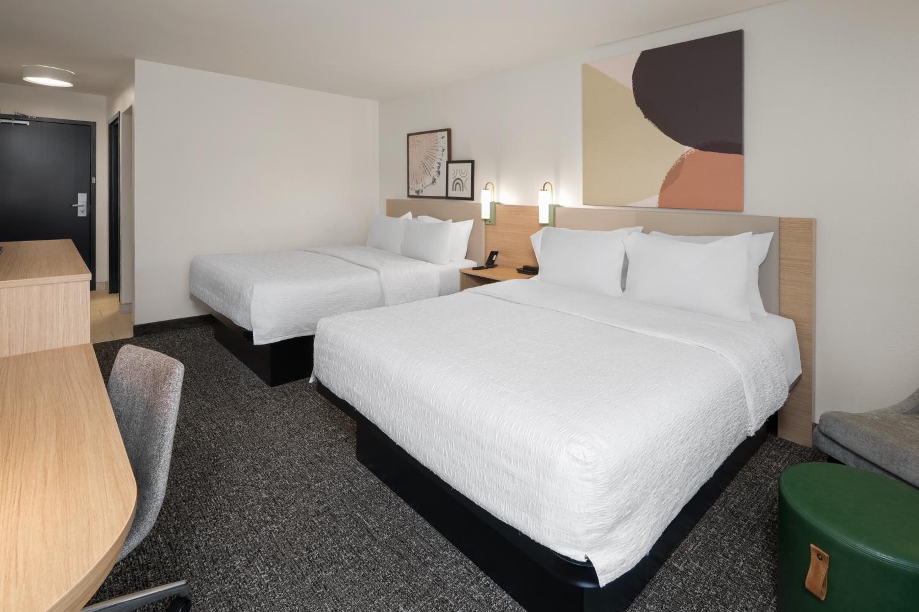 Queen Room with Two Queen Beds - Photo 7