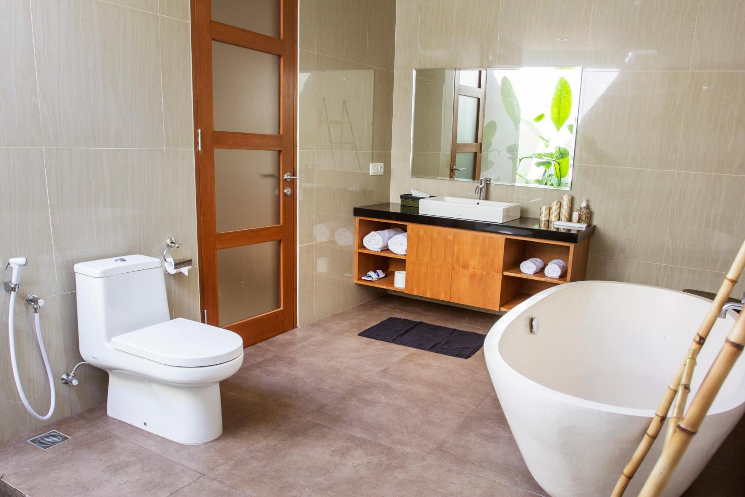 Three-Bedroom Villa with Private Pool and Garden - Photo 44