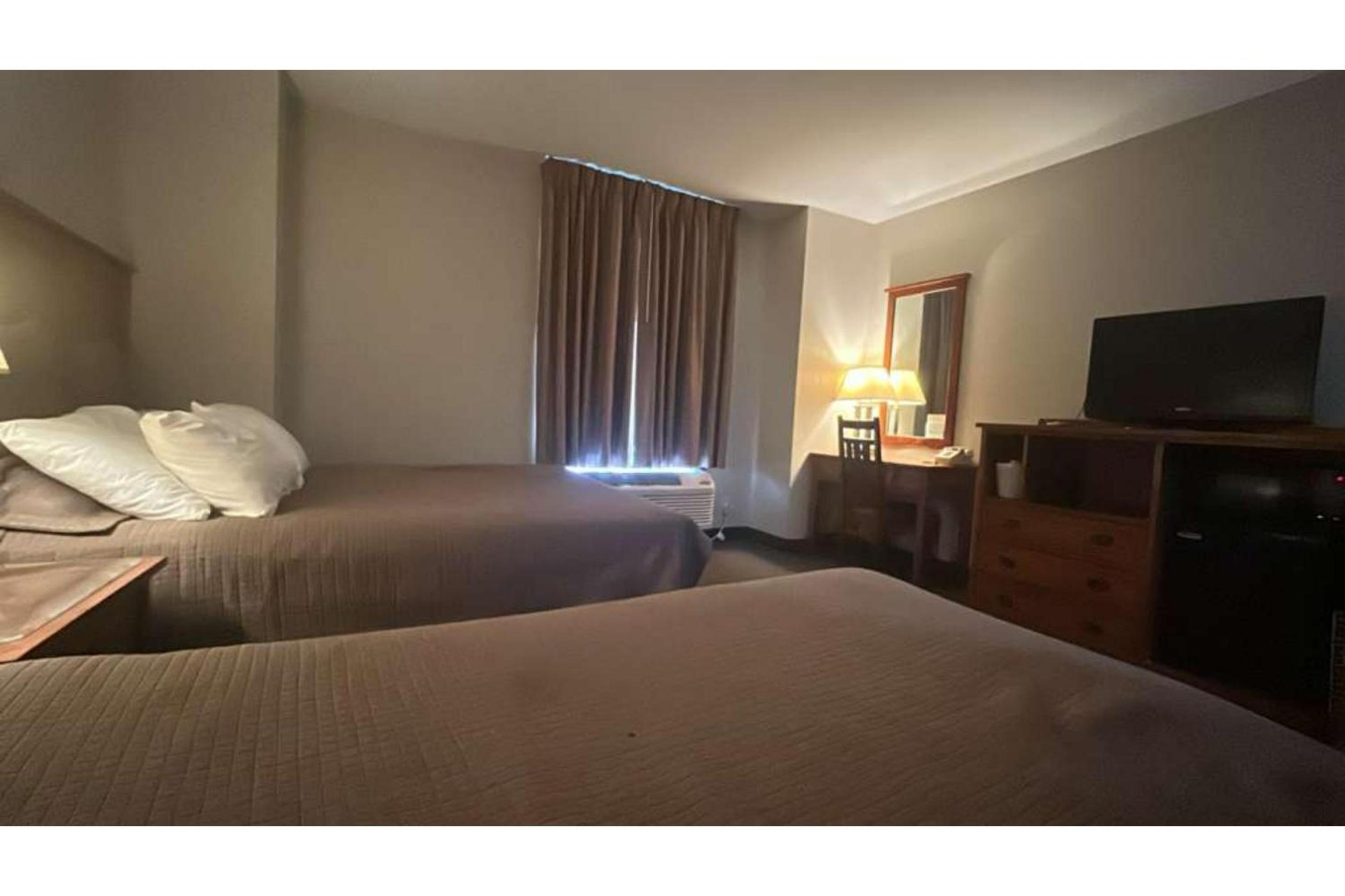 2 Queen Bed Accessible photo 2