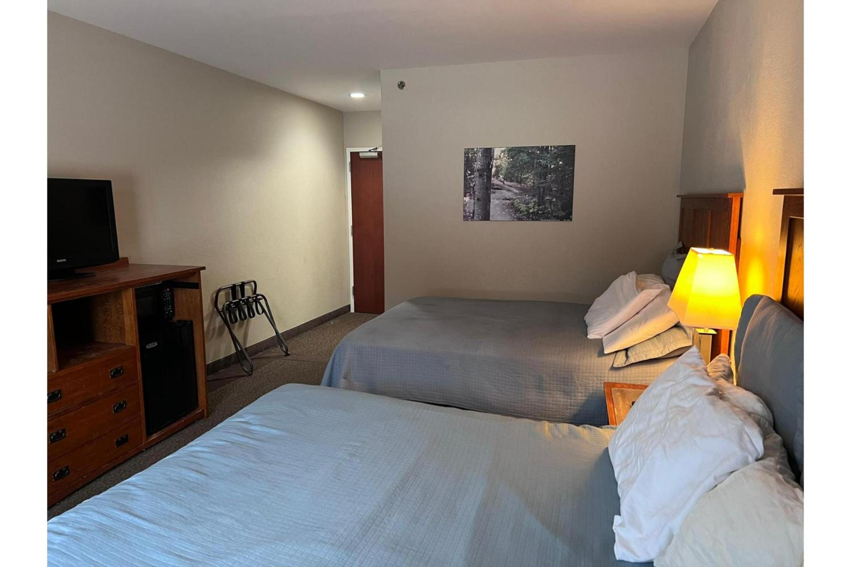1 King Bed &amp; 1 Queen Bed