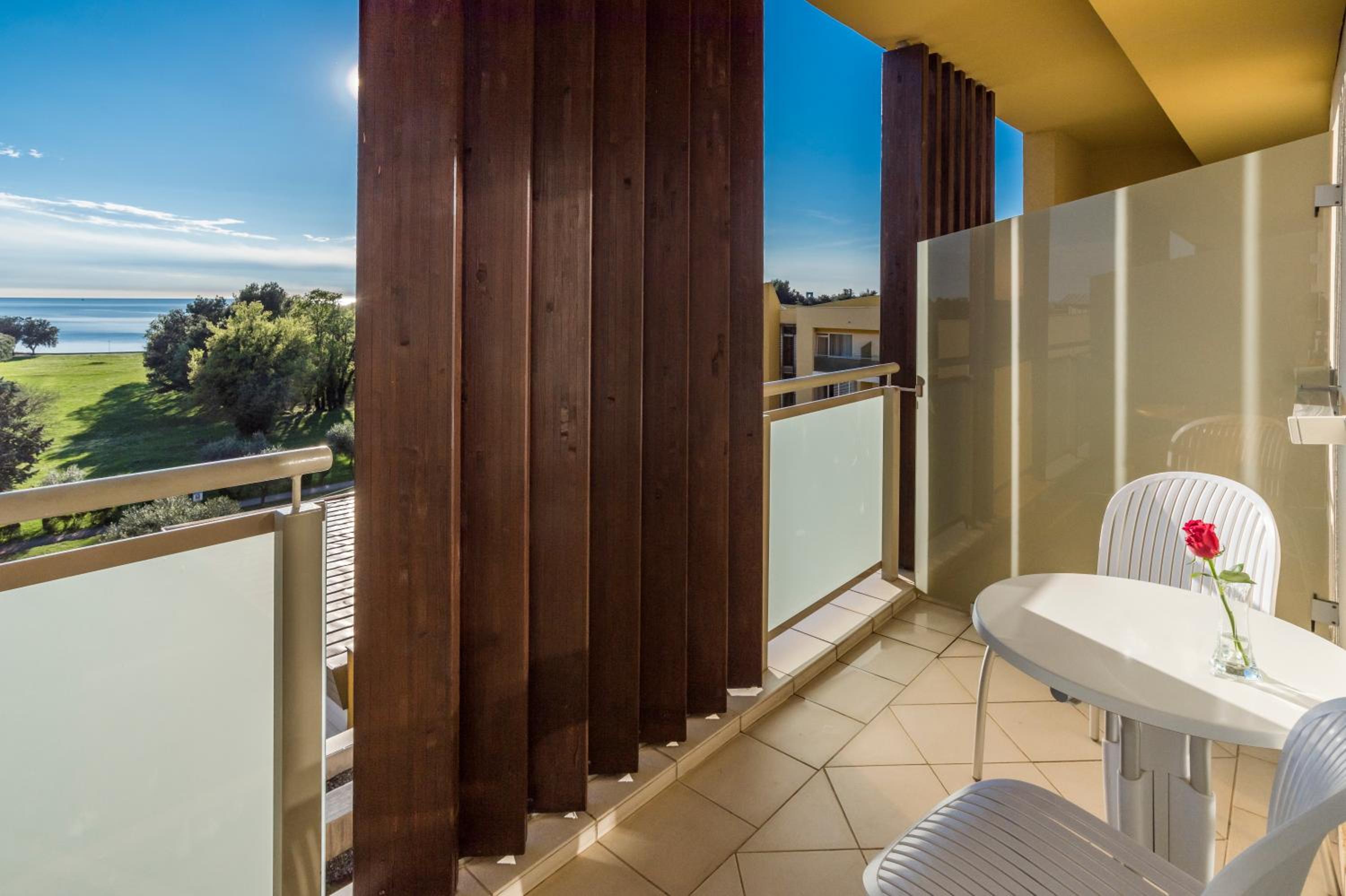 Premium Interconnecting  Room With Balcony - Sea Side photo 2