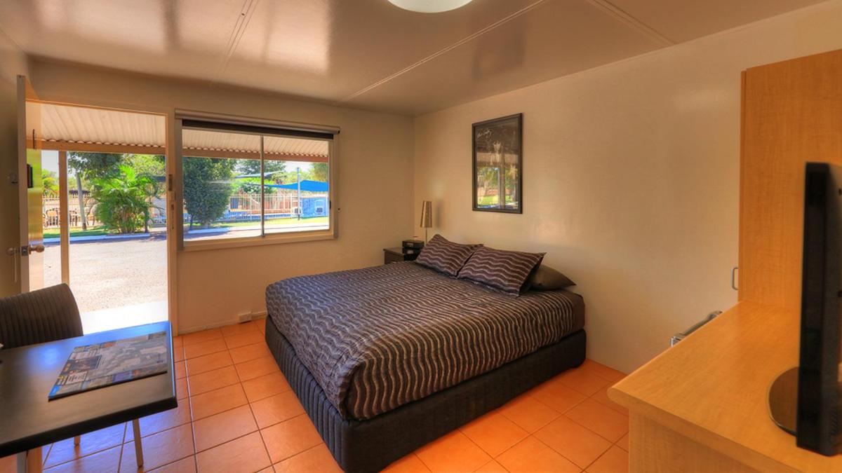 Deluxe King Room with Spa Bath - Photo 5