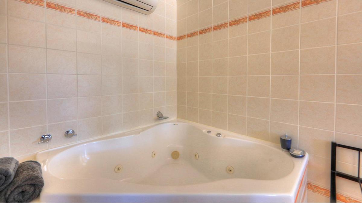 Deluxe King Room with Spa Bath - Photo 6
