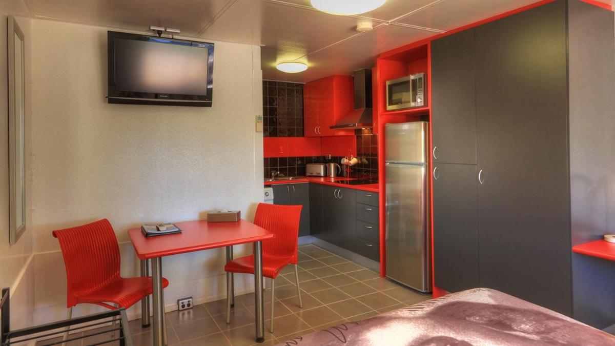 Studio Apartment - Photo 4
