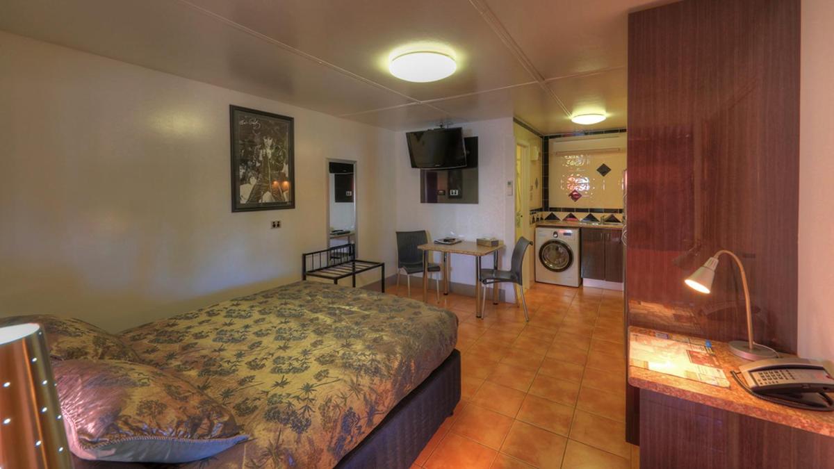 Studio Apartment - Photo 3