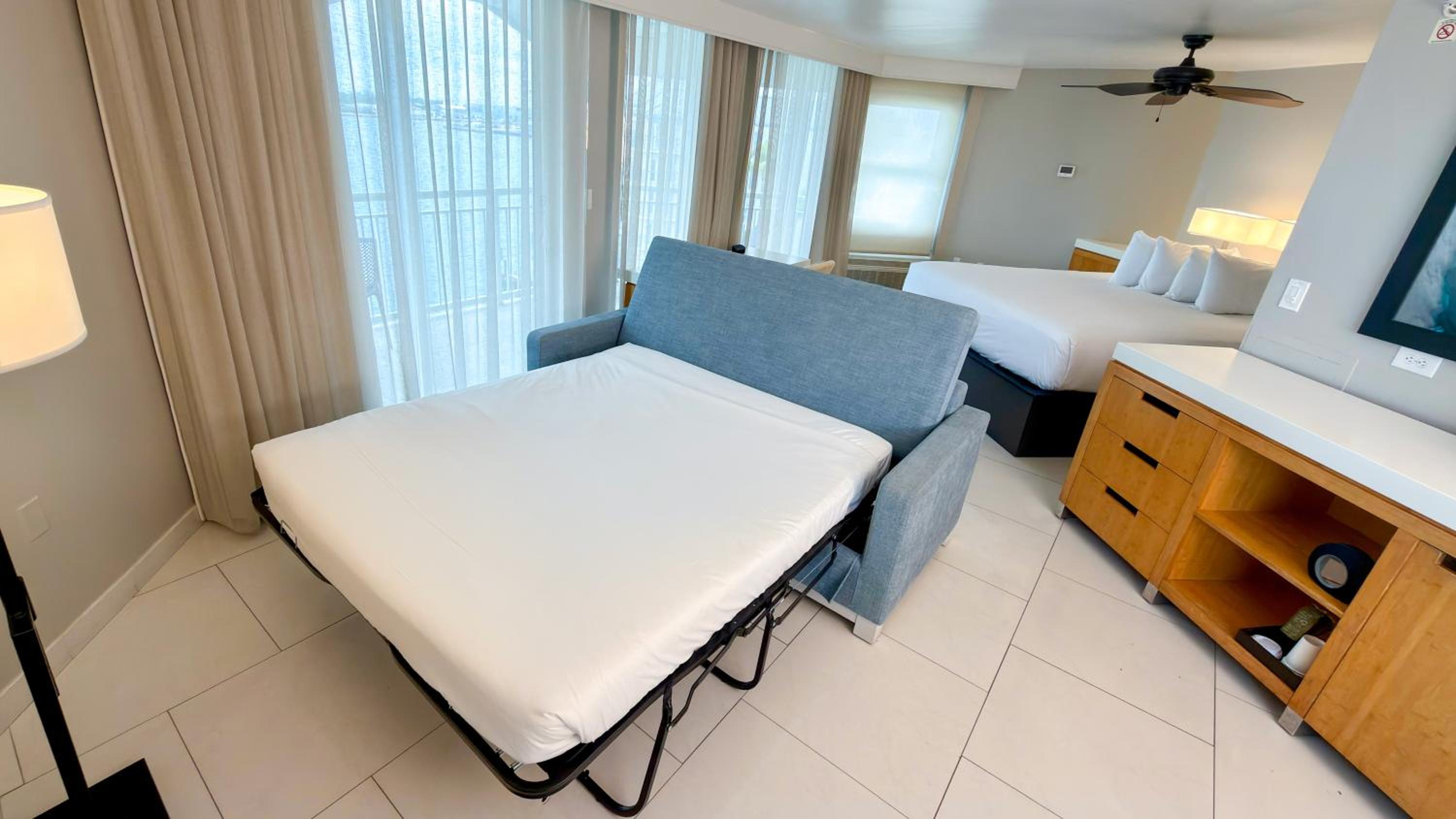 Premium King Room with Ocean View - Photo 3
