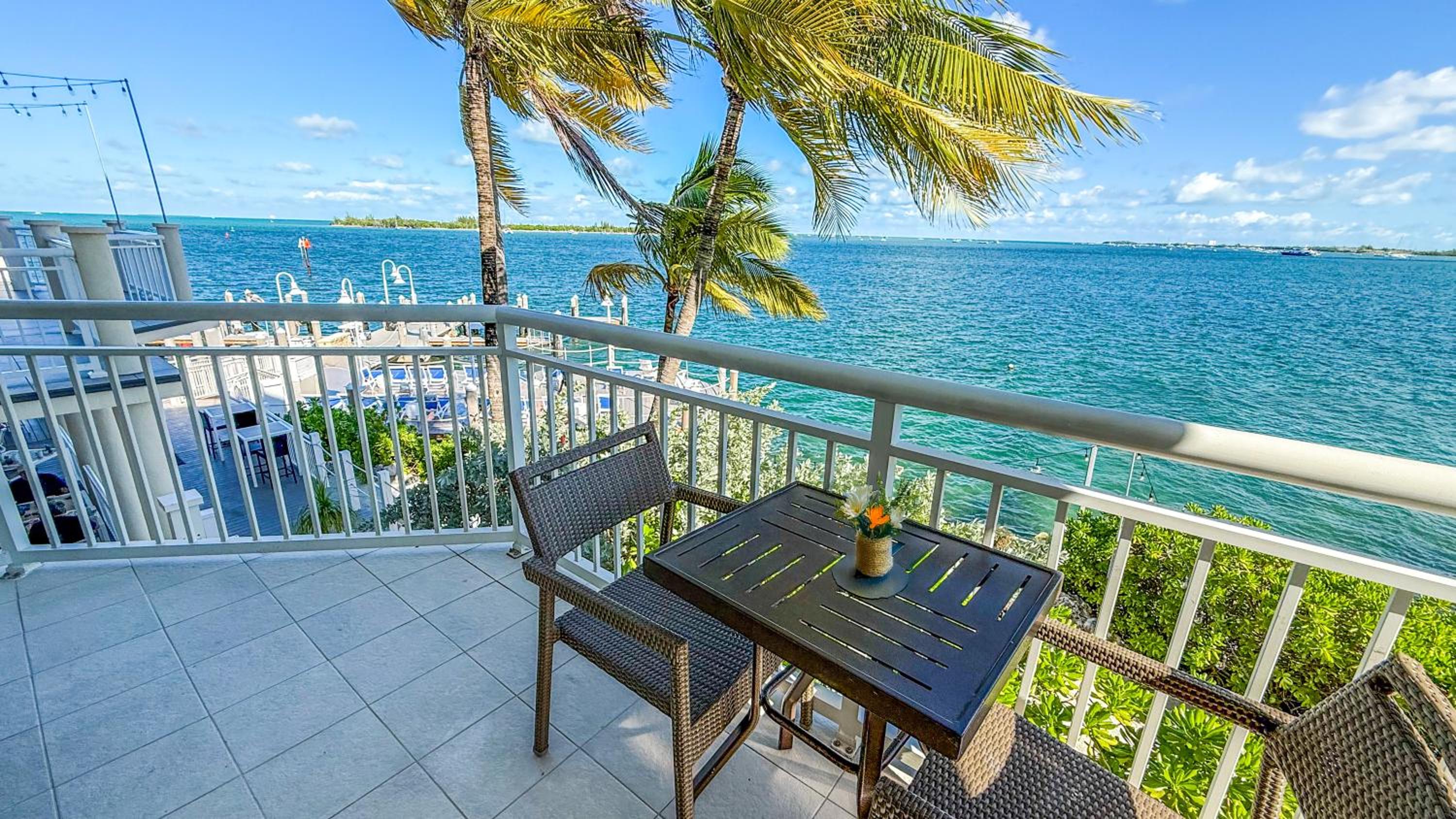 Premium King Room with Ocean View - Photo 8