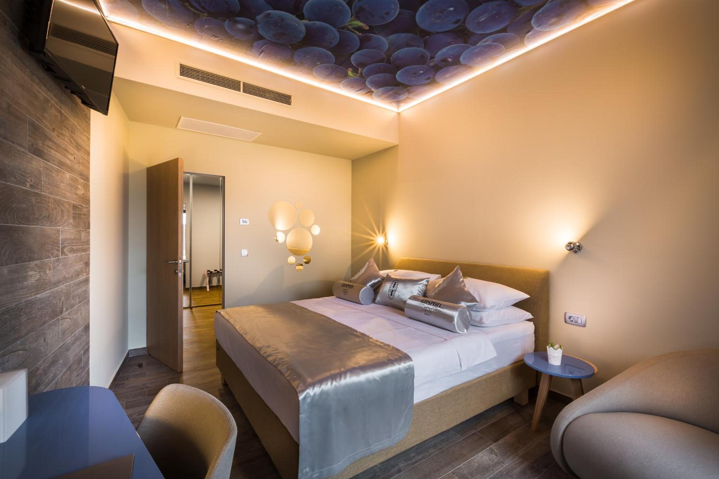 Superior Double Room with Balcony  photo 2
