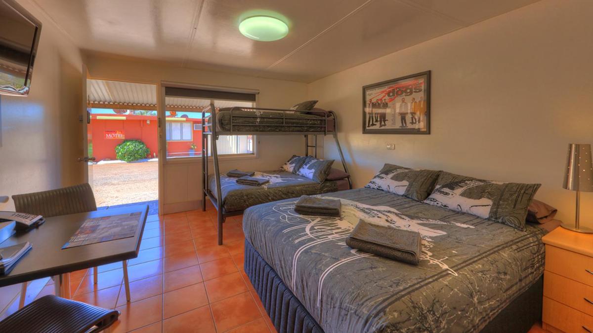 Family Room - Photo 4