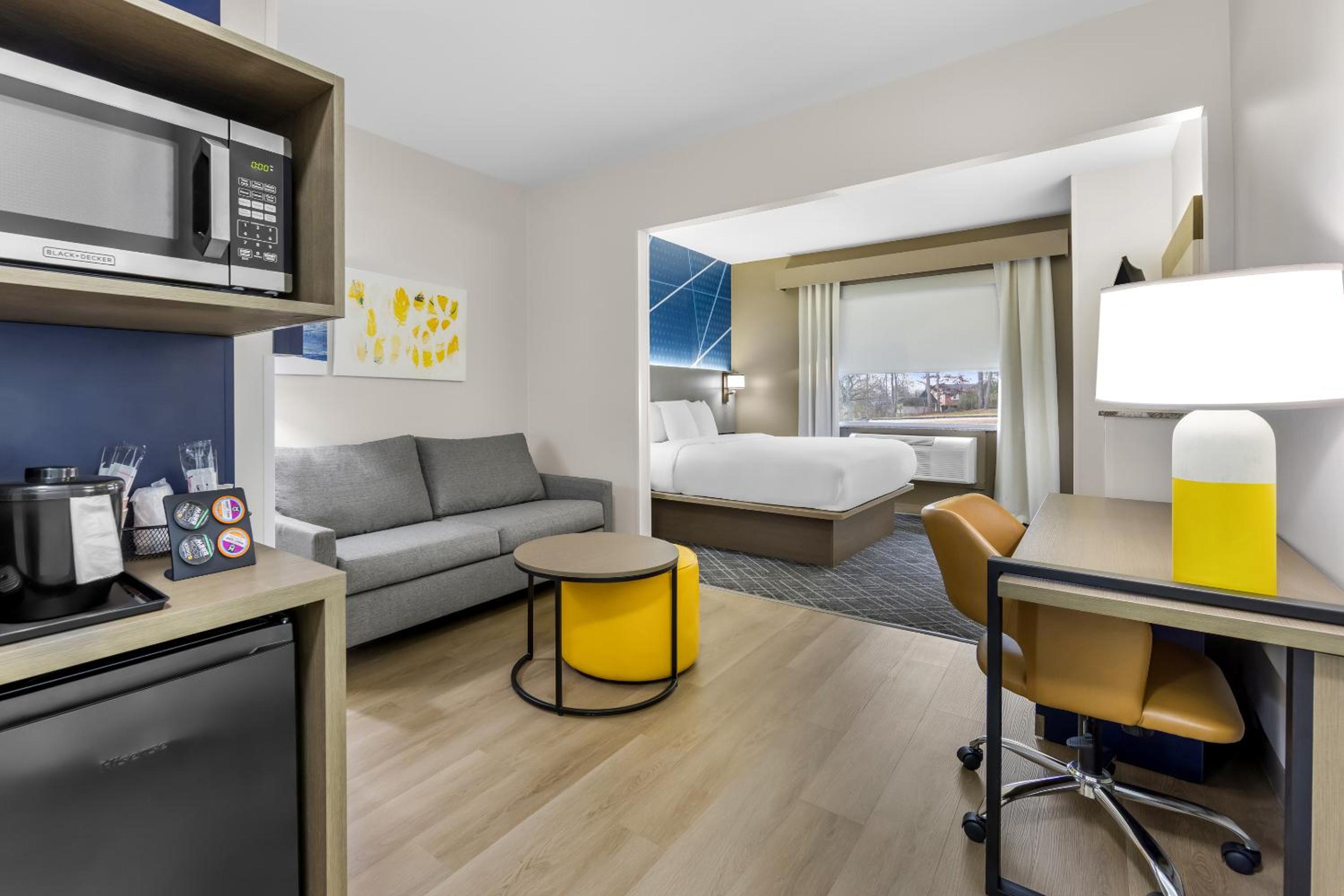 King Suite - Accessible/Non-Smoking photo 1