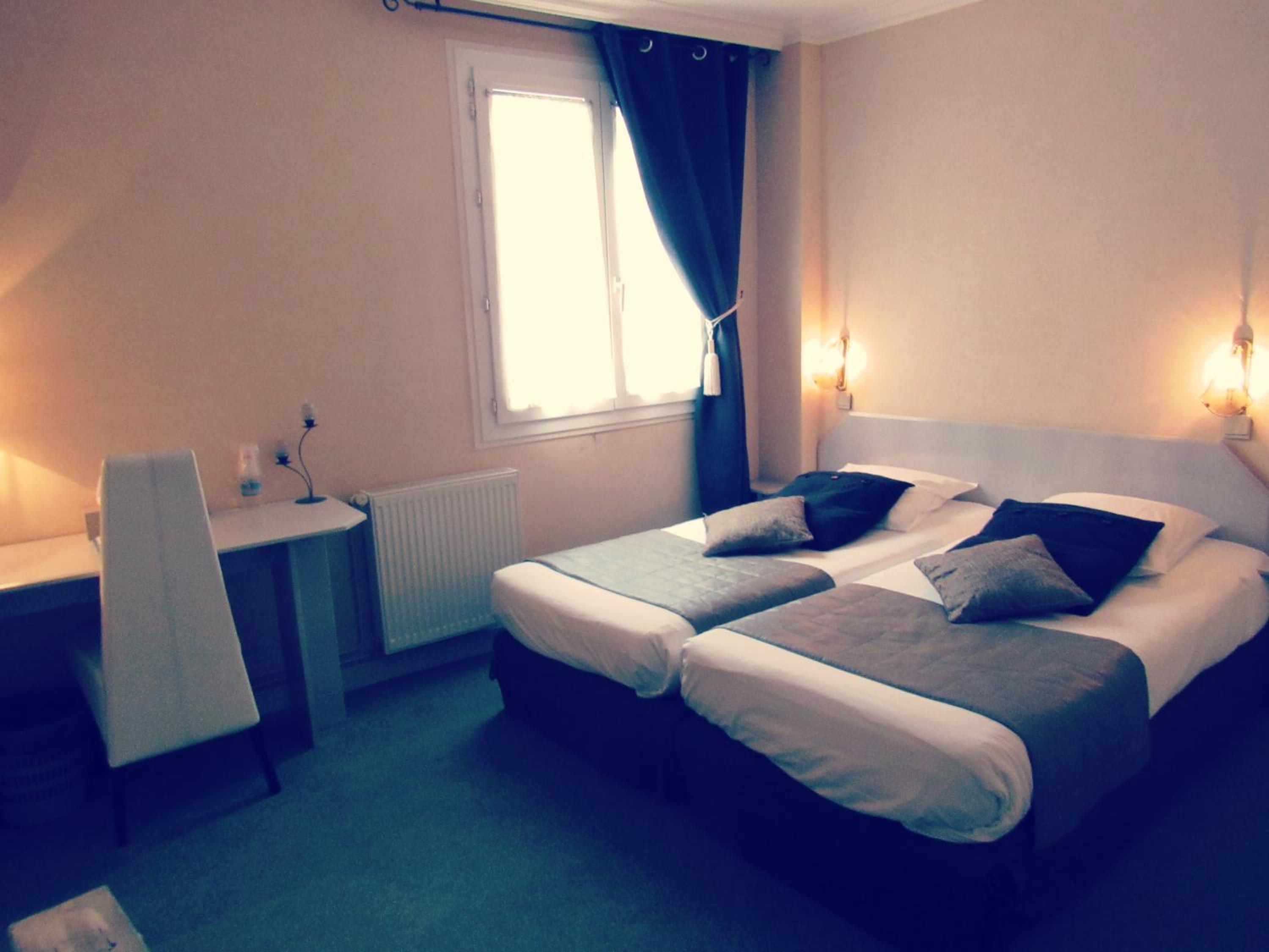 Standard Twin Room - Photo 2