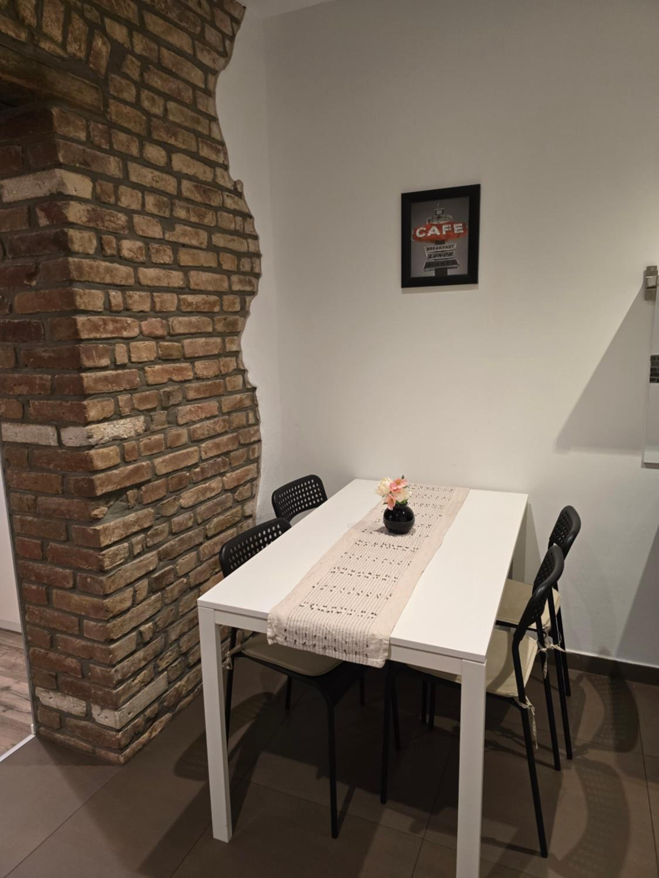 Apartment with Balcony photo 3