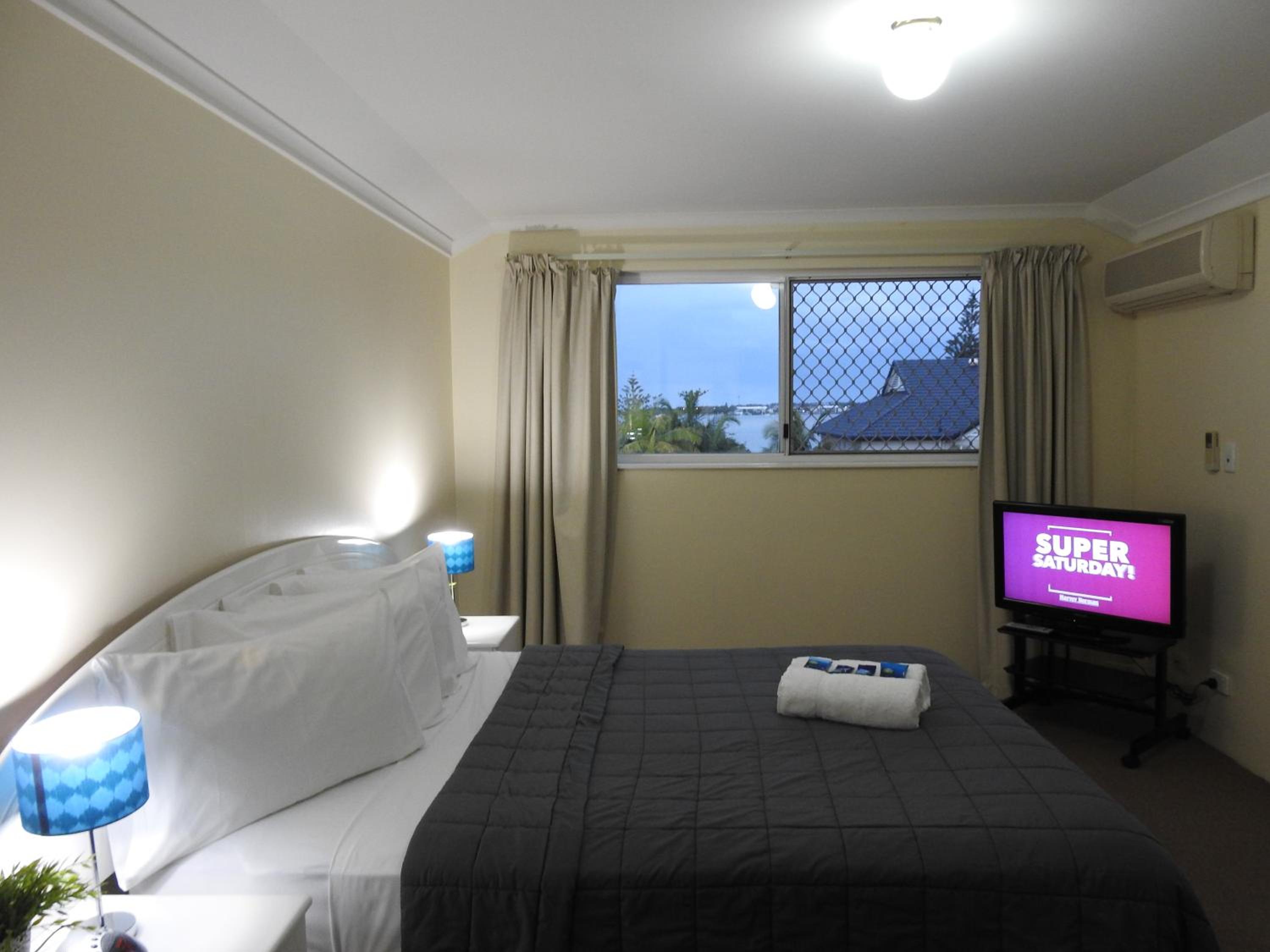 Three-Bedroom Apartment - Photo 34