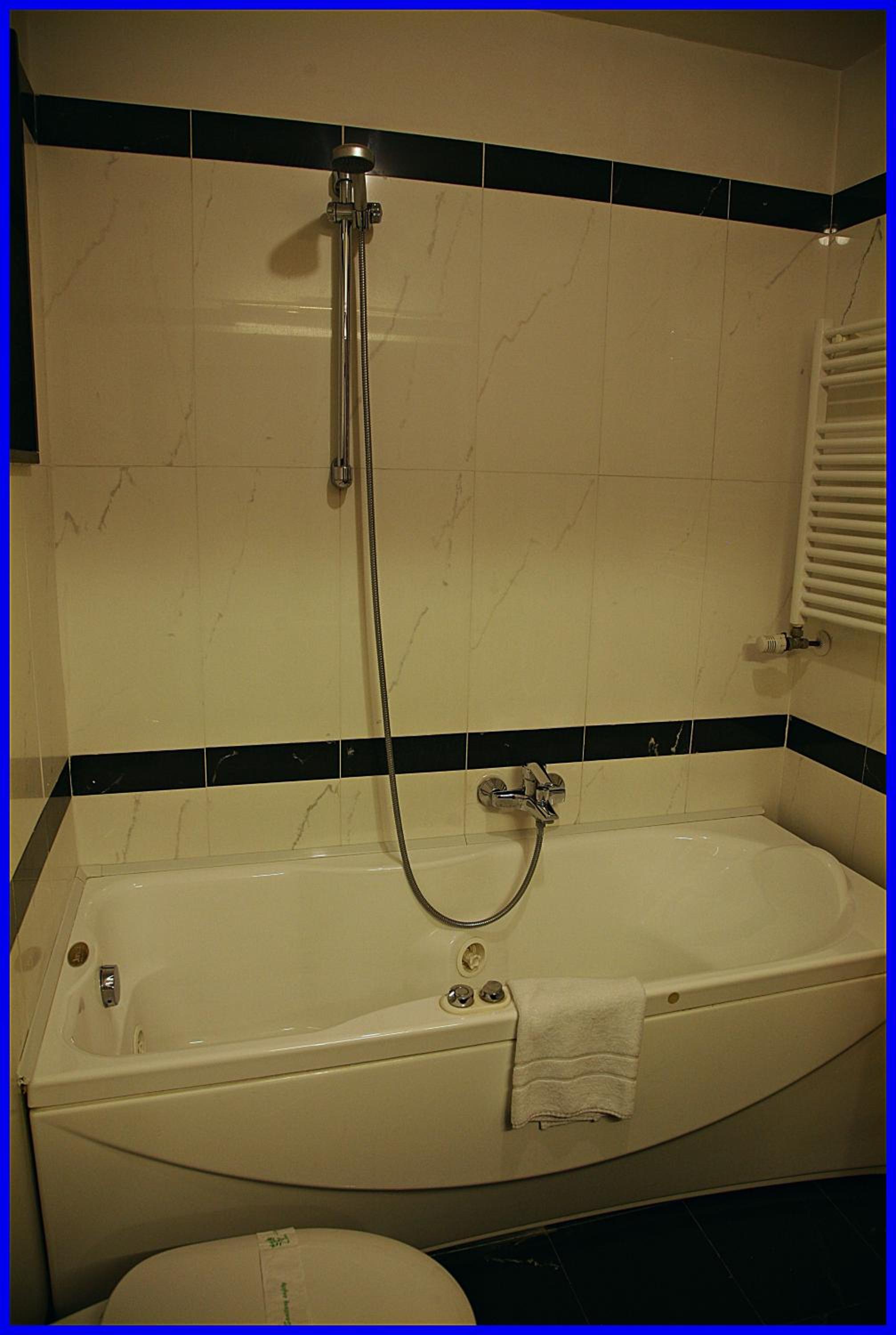 Twin Room - Photo 5