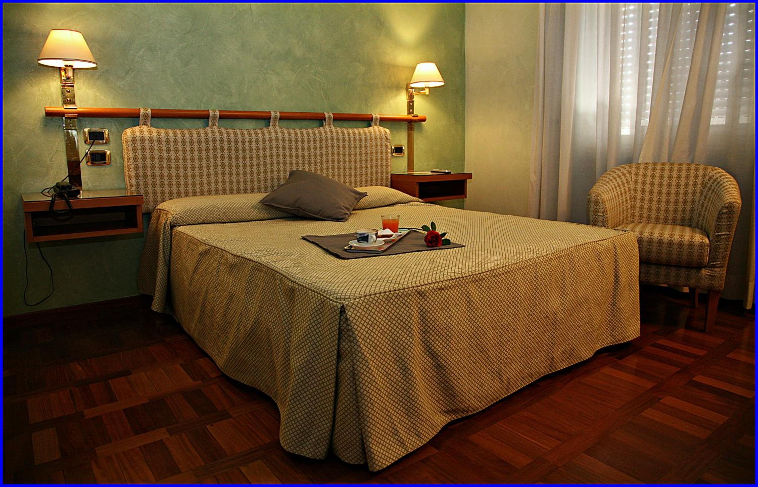 Double Room (1 Adult) - Photo 7