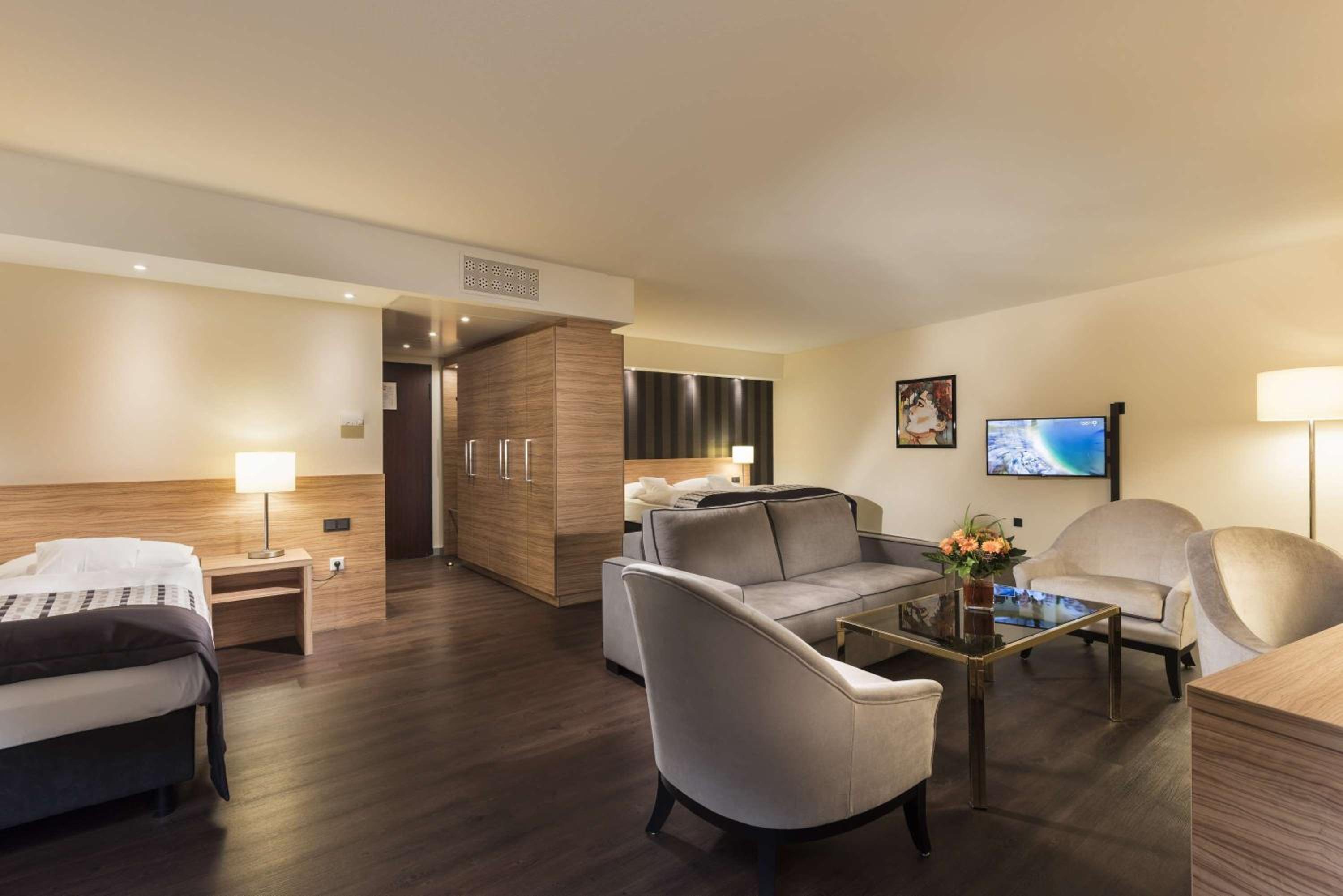 Family Room - Photo 3