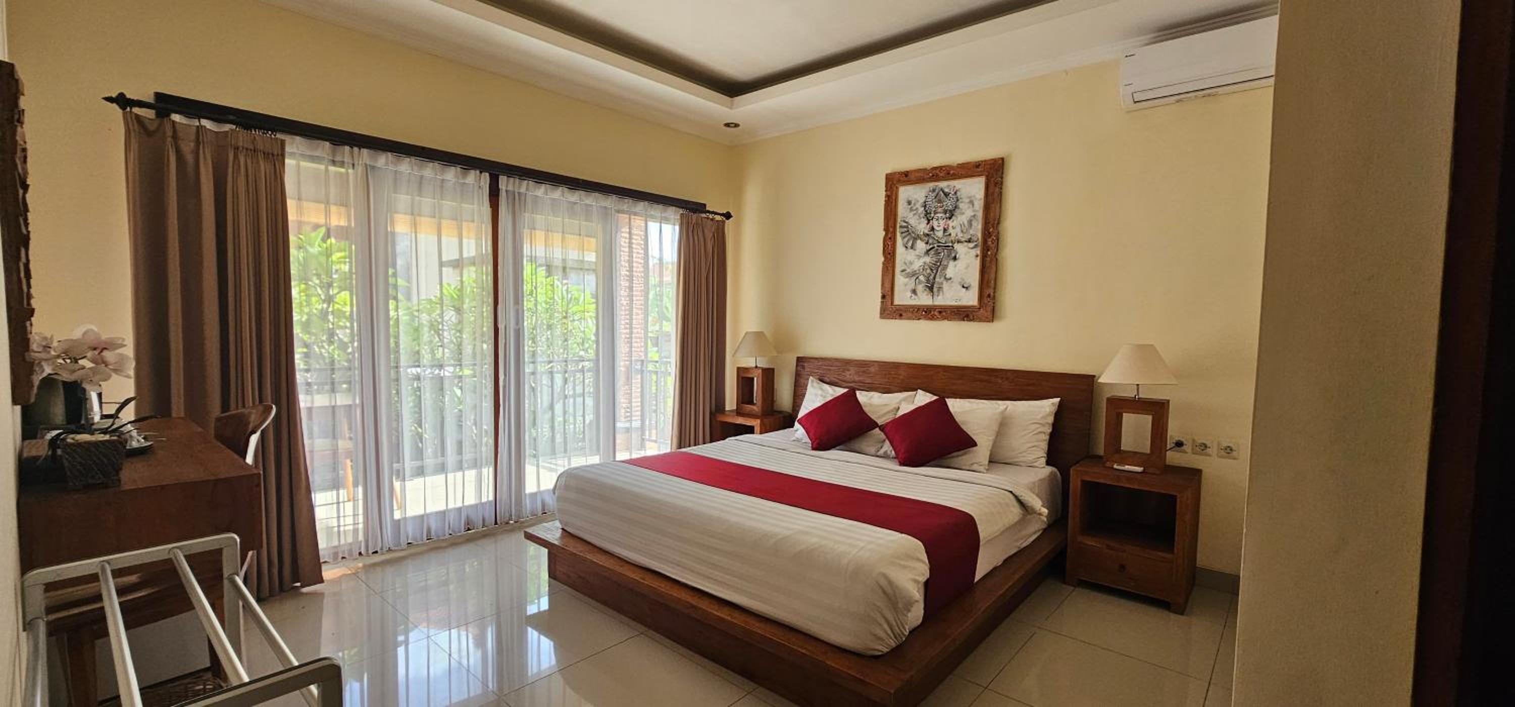 Deluxe Double Room with Balcony - Photo 8