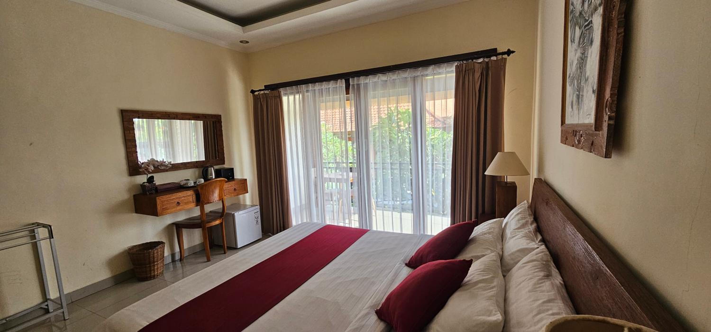 Deluxe Double Room with Balcony - Photo 6