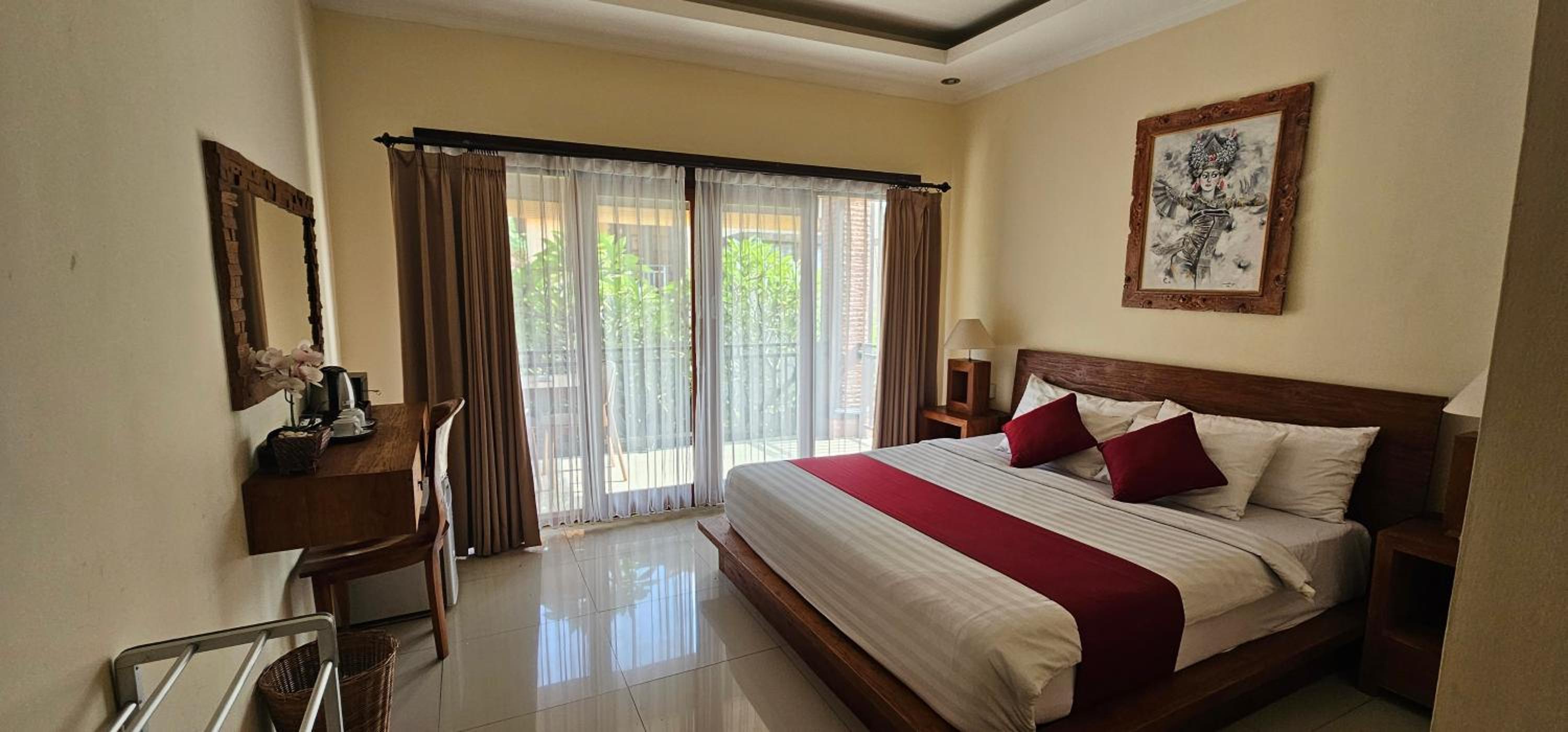 Deluxe Double Room with Balcony - Photo 4