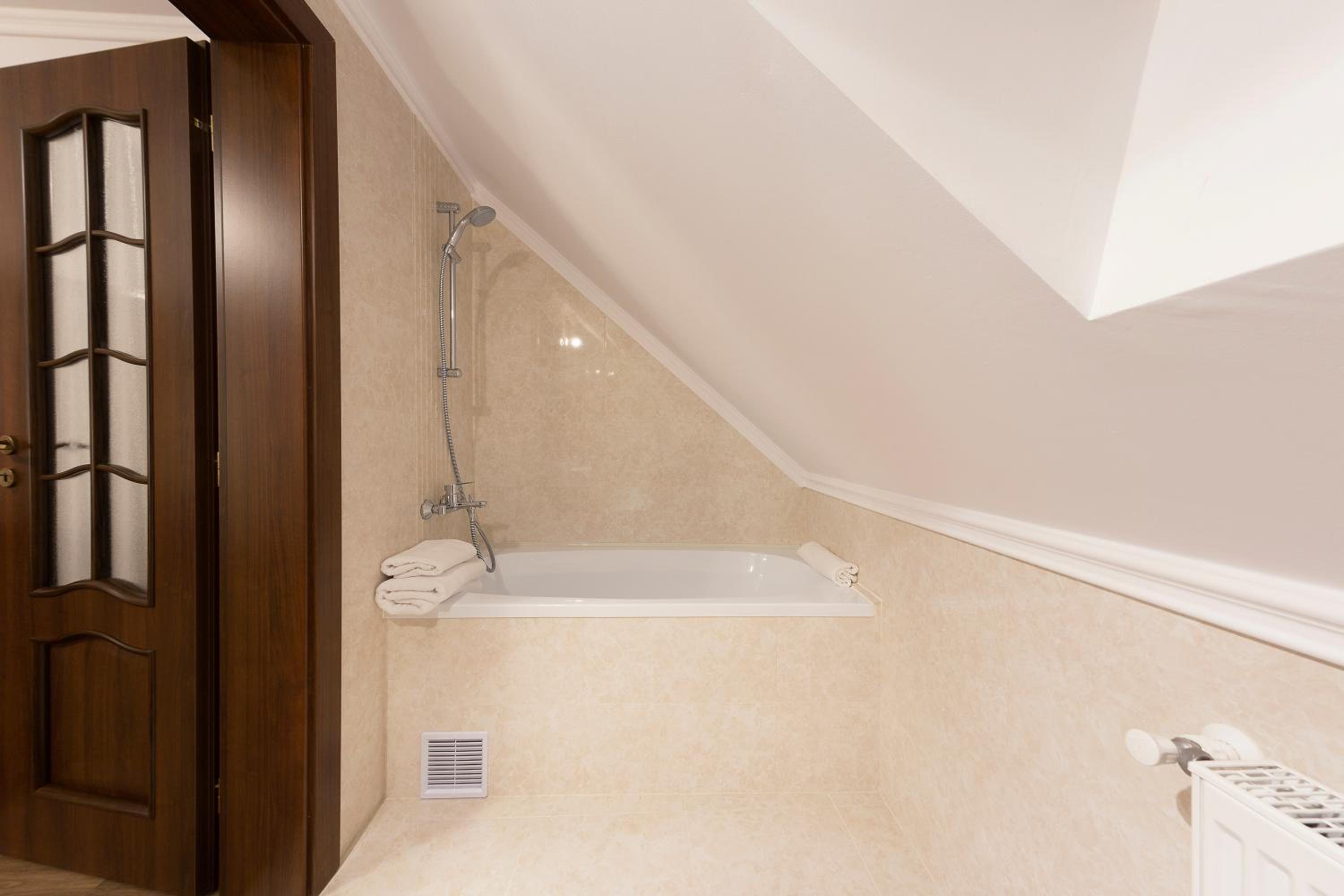 Double Room - Attic photo 3
