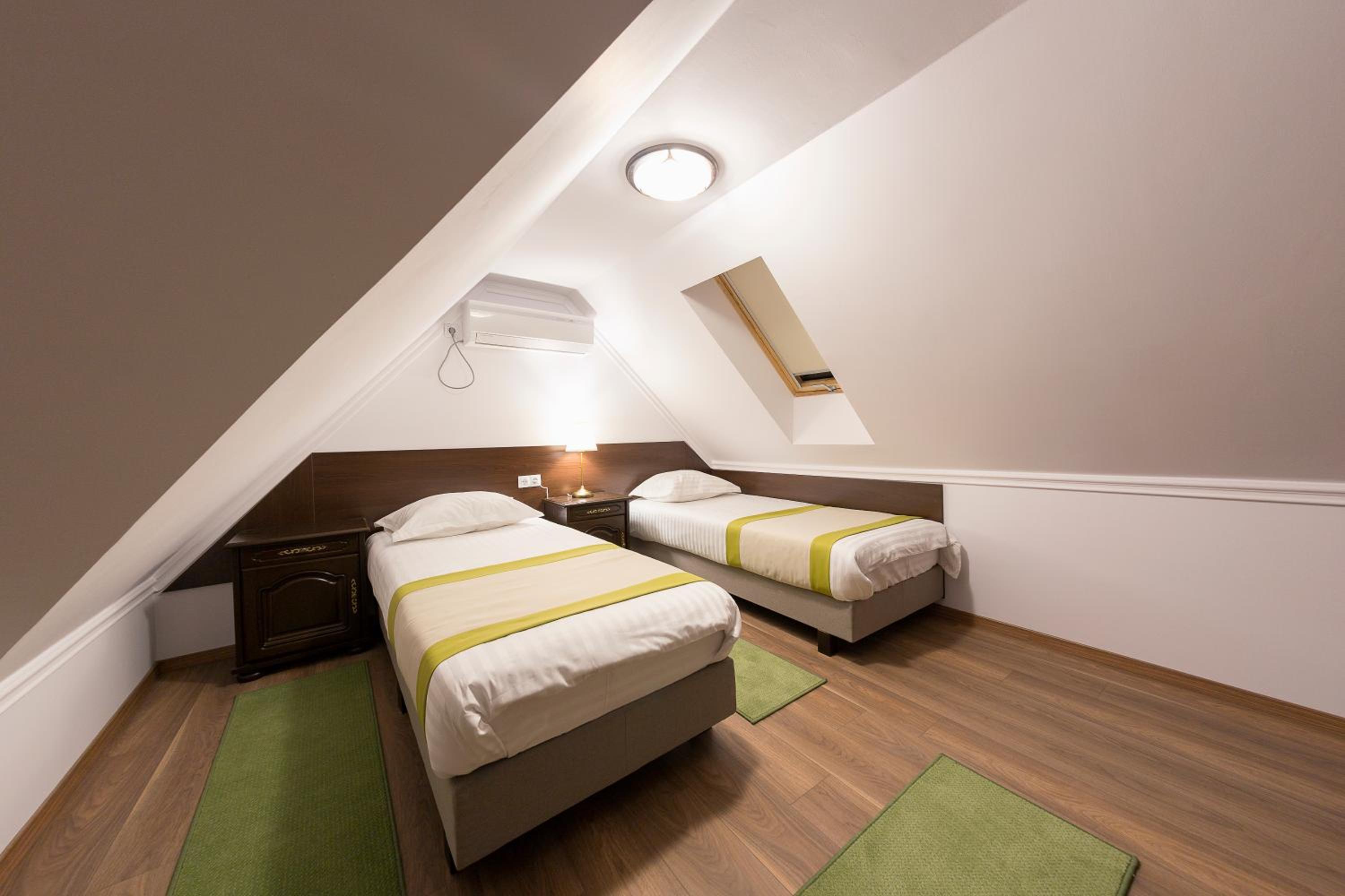 Double Room with Extra Bed - Attic  photo 2