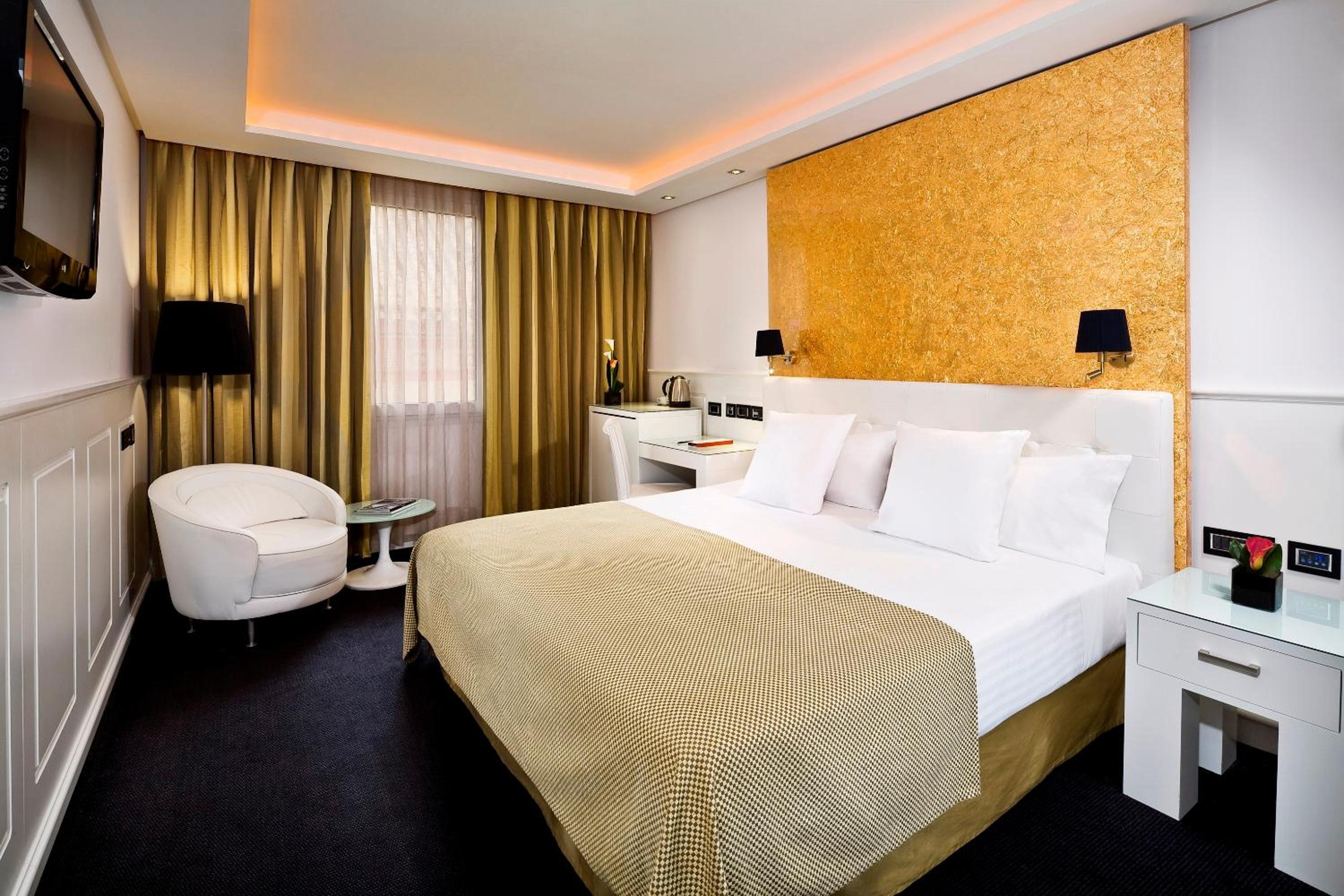Deluxe Room - Photo 1