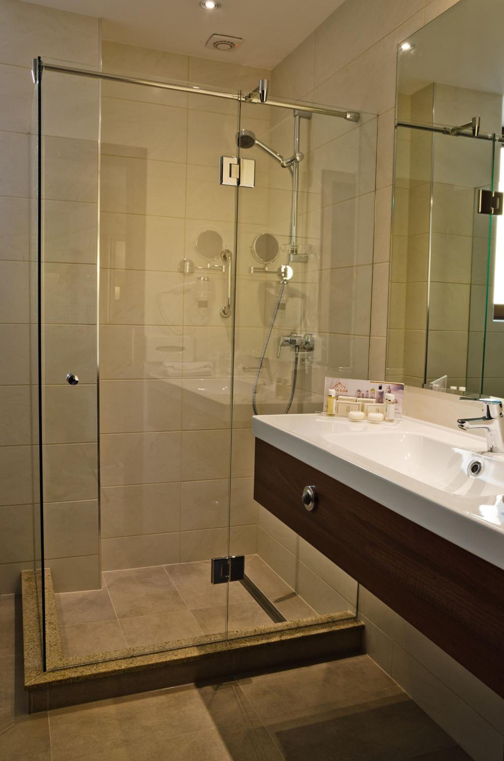 Standard Double or Twin Room - Photo 3