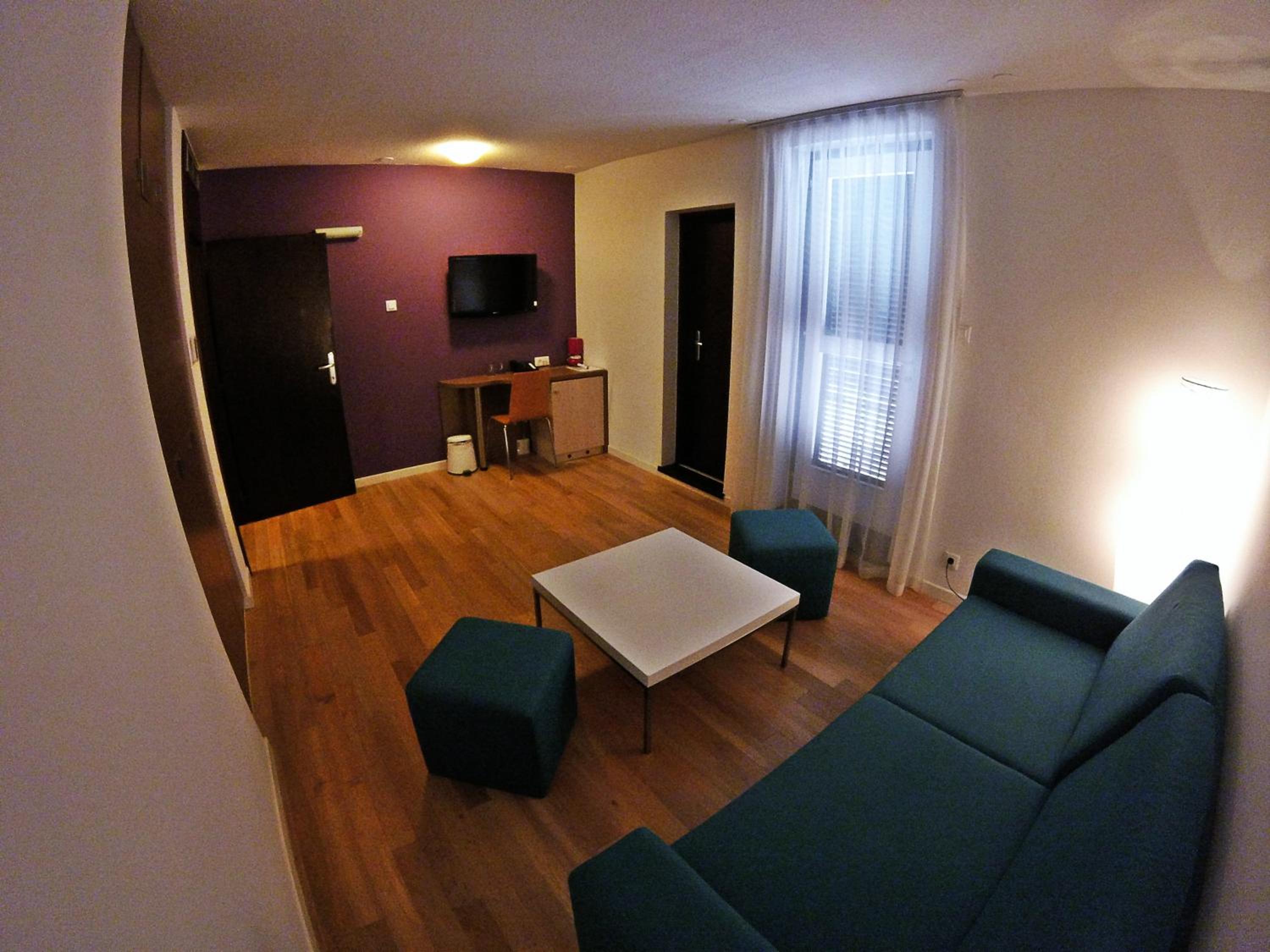 Two-Bedroom Suite with Balcony and Sea View photo 1