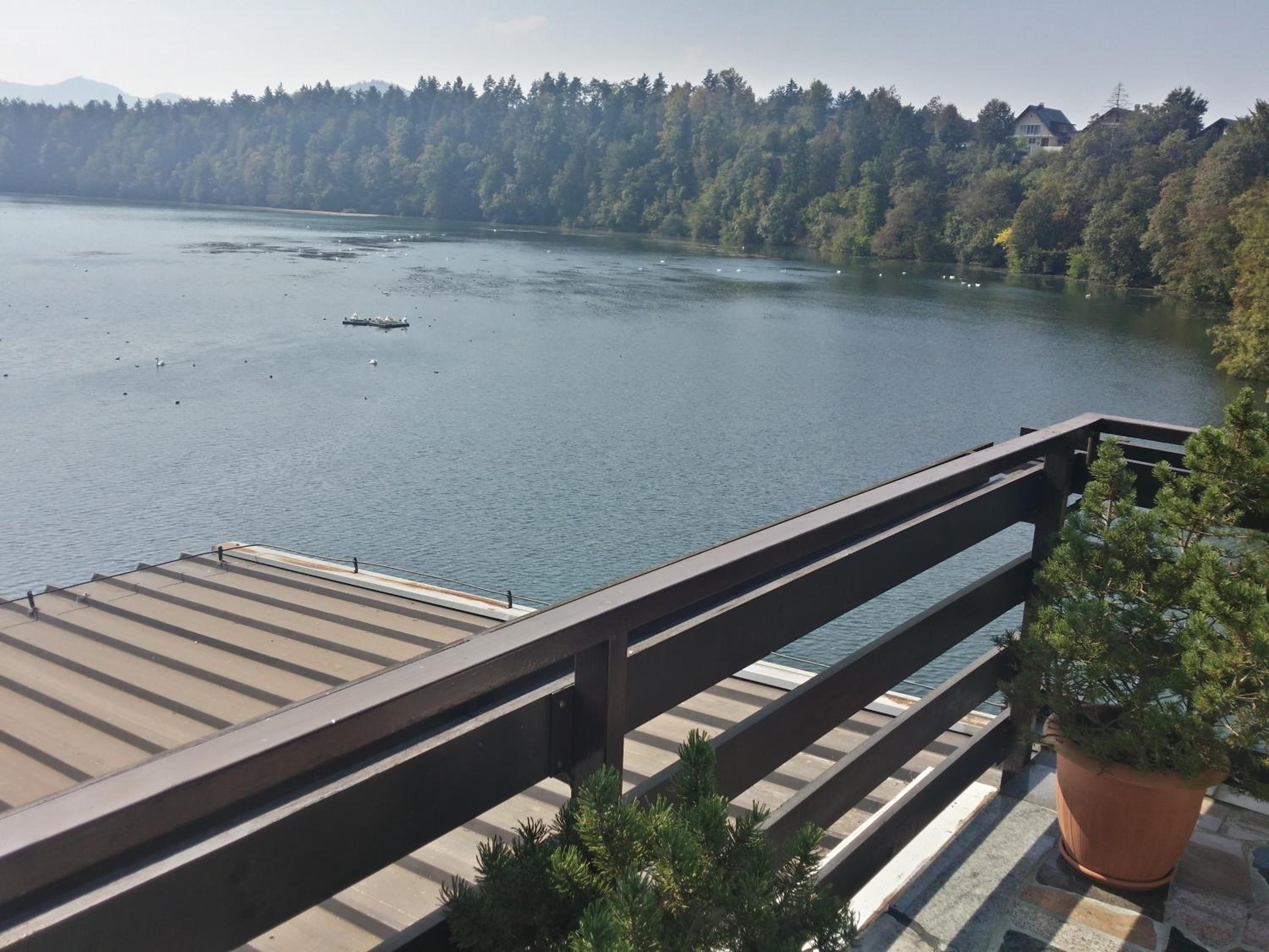 Double Room with Balcony and Lake View - Photo 2