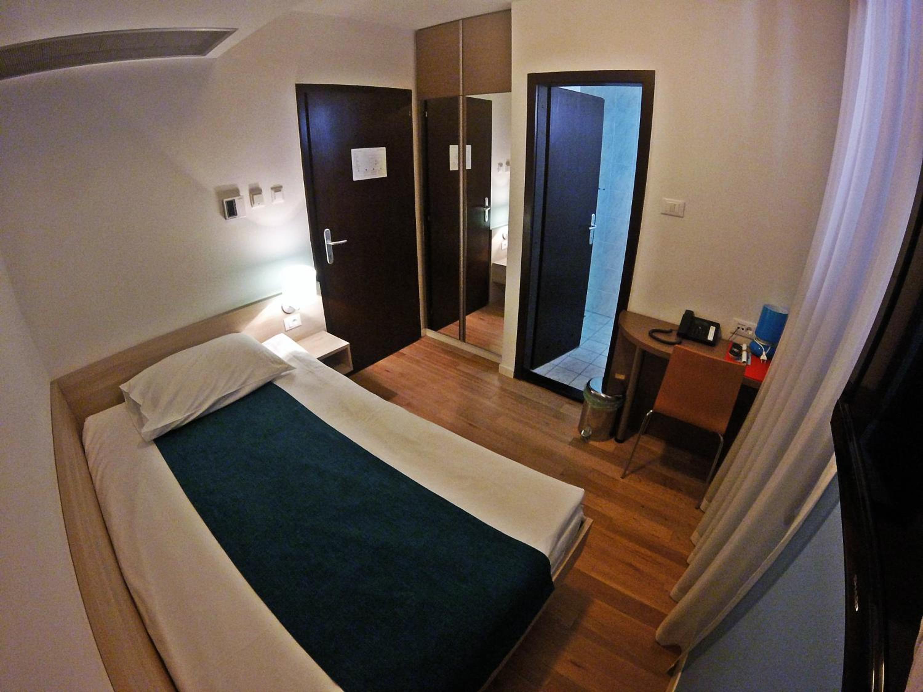 Single Room photo 2