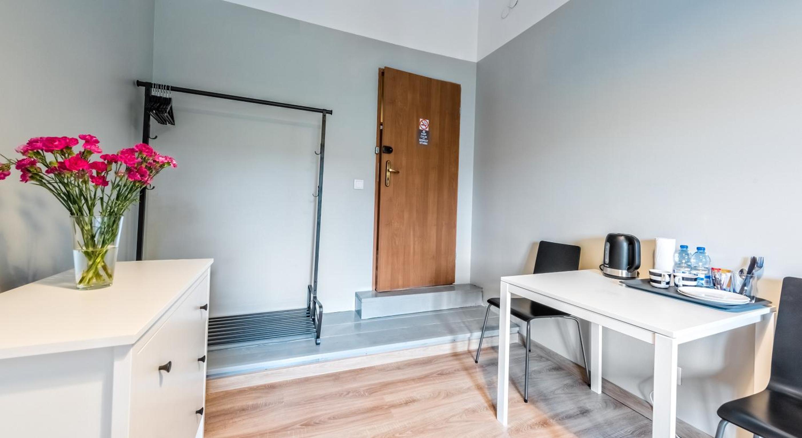 Double Room with Bathroom - Photo 2