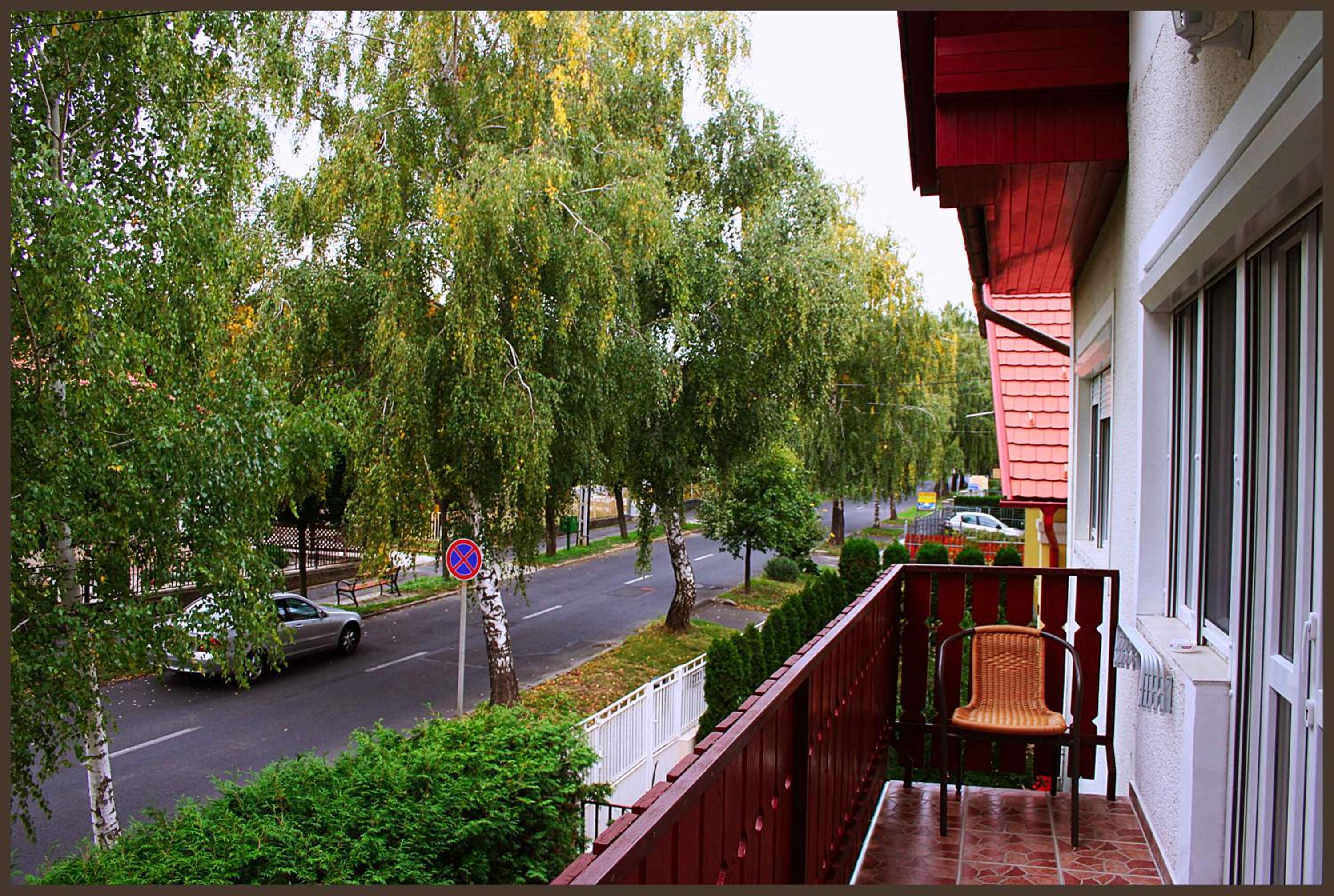 King Room with Balcony - Photo 10