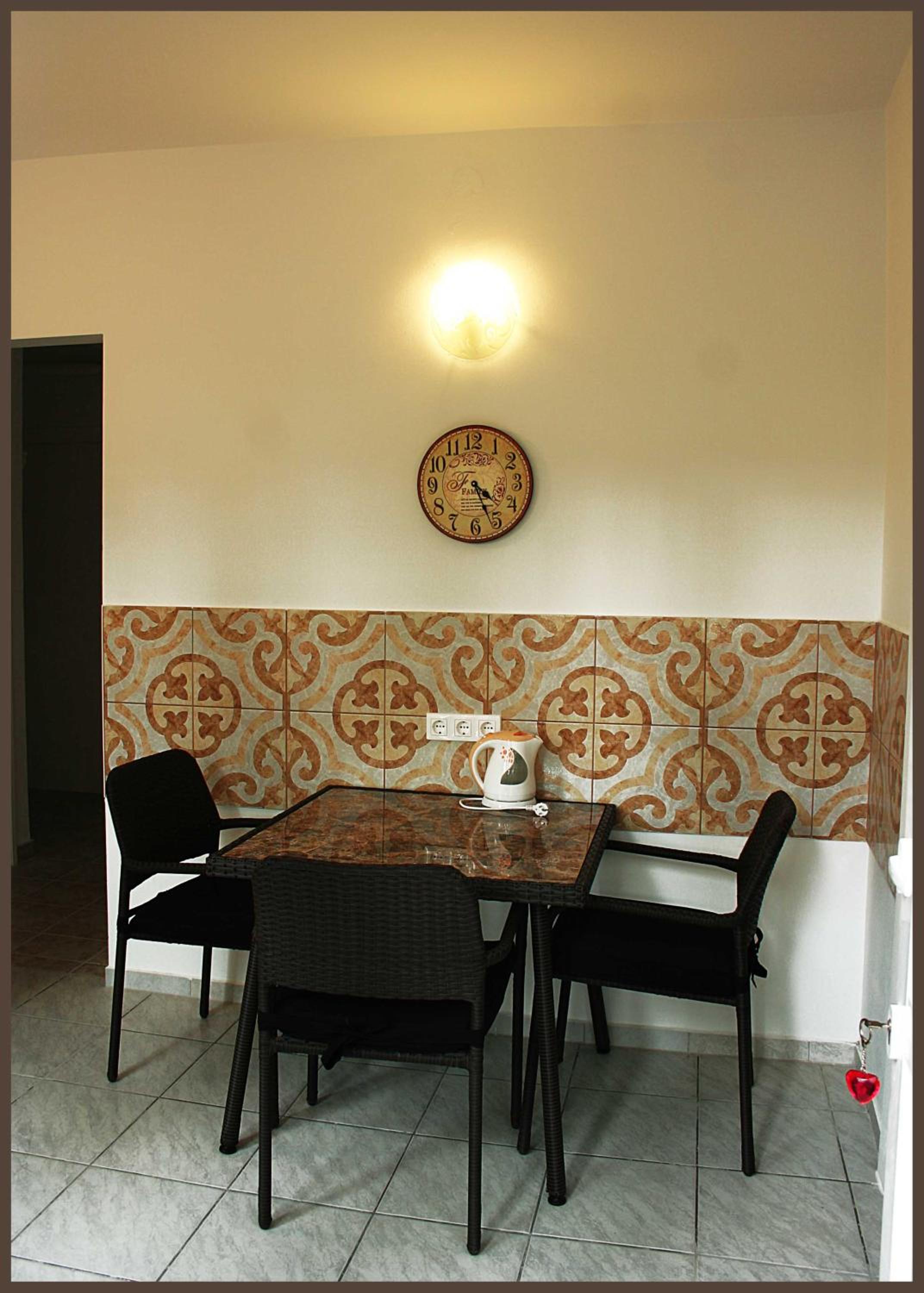King Room with Balcony - Photo 6