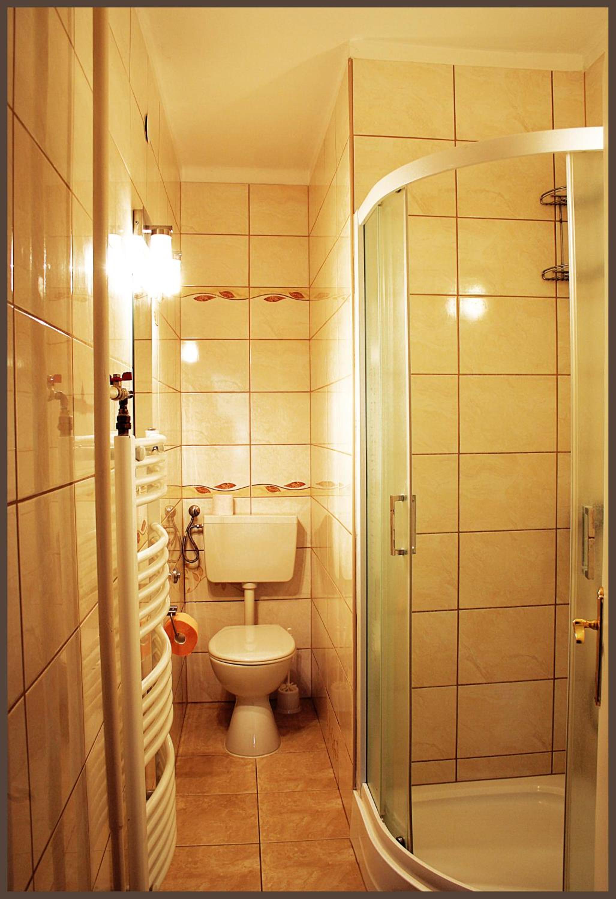 King Room with Balcony - Photo 8