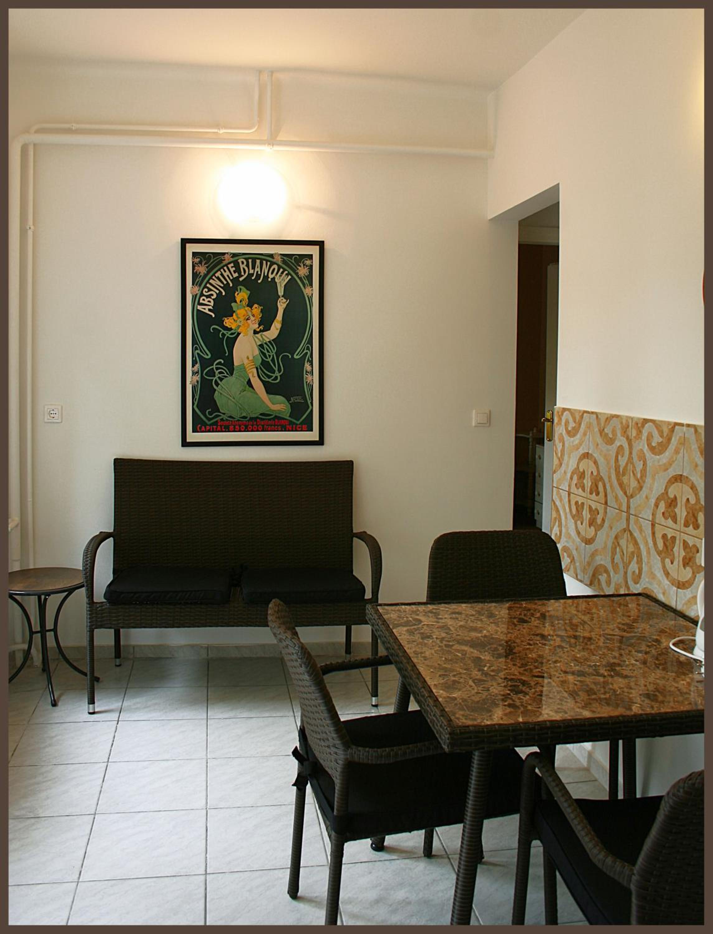King Room with Balcony - Photo 7