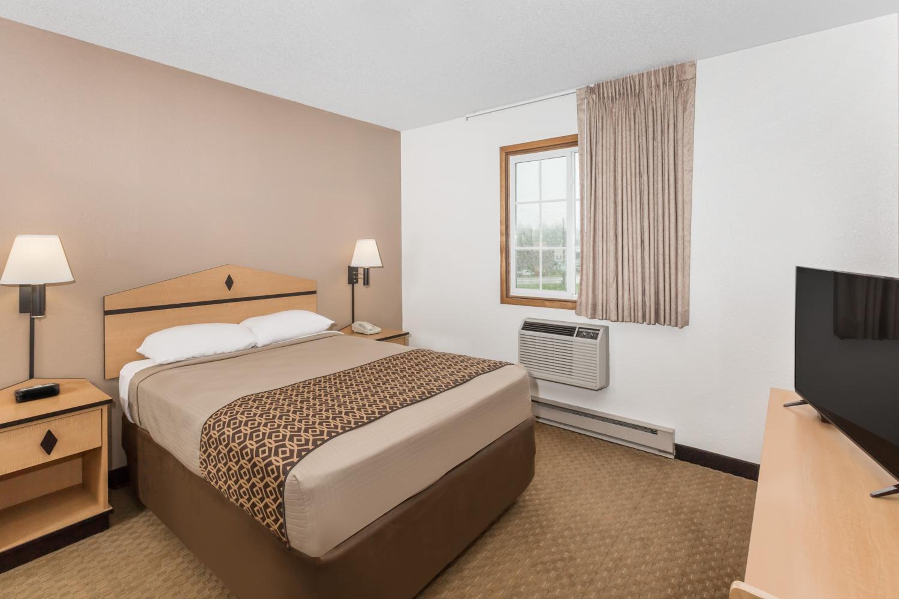 1 Queen Bed Suite Non-Smoking - Photo 5