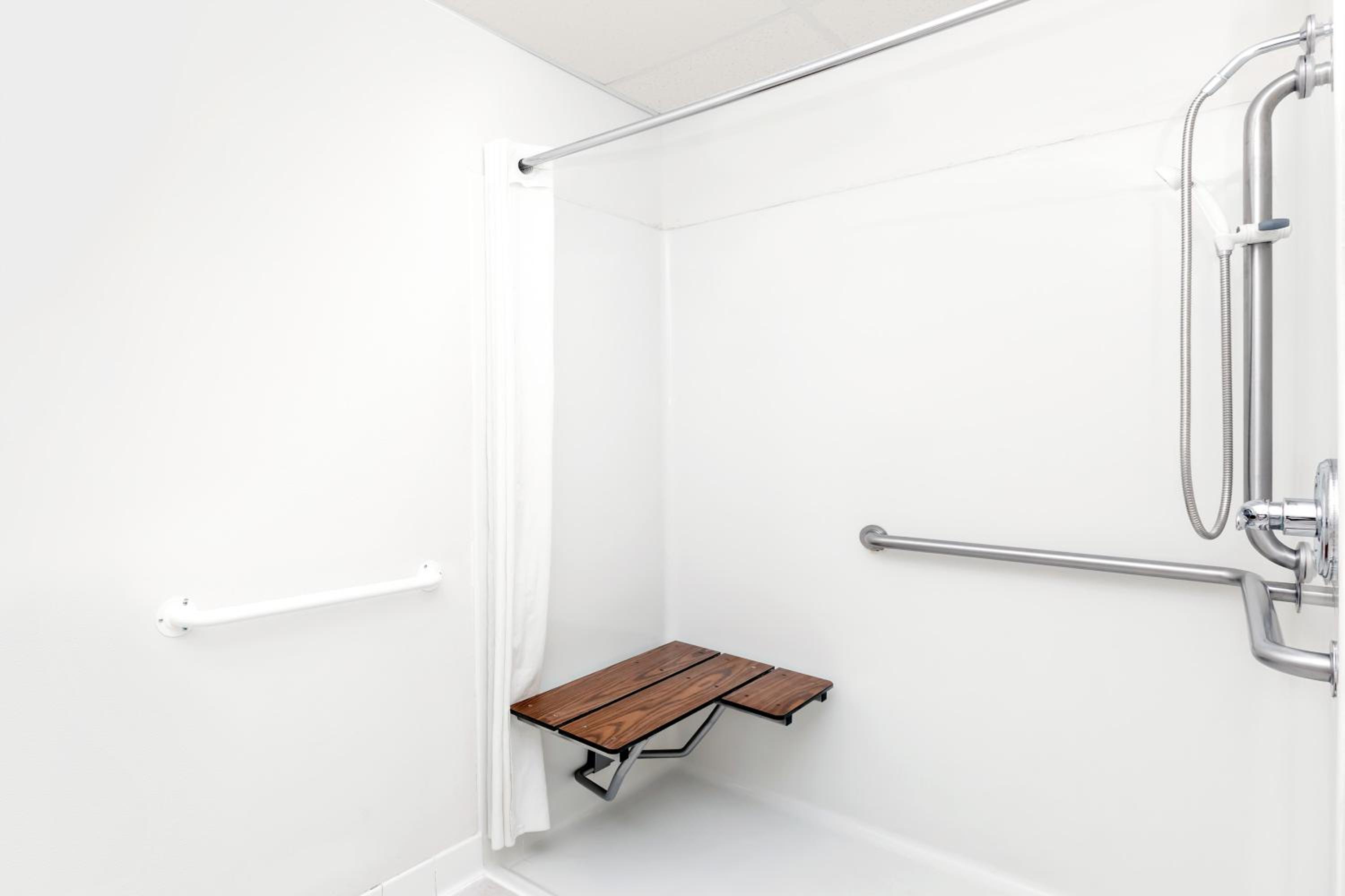 1 King Bed Accessible Non-Smoking - Photo 5
