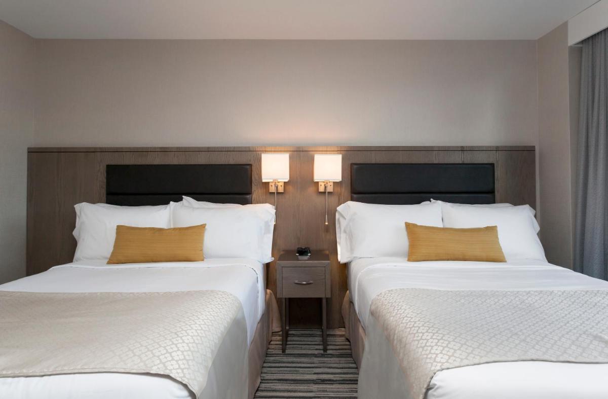 Premium Double Room with Two Double Beds - Non-Smoking photo 1