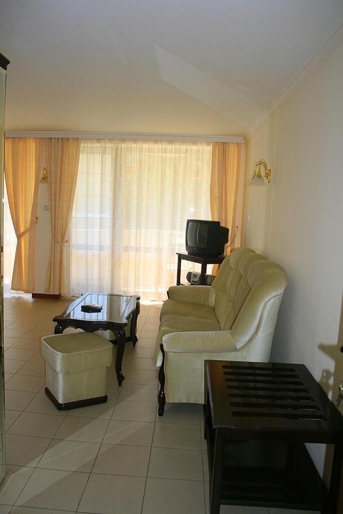 Twin Room with Balcony photo 2