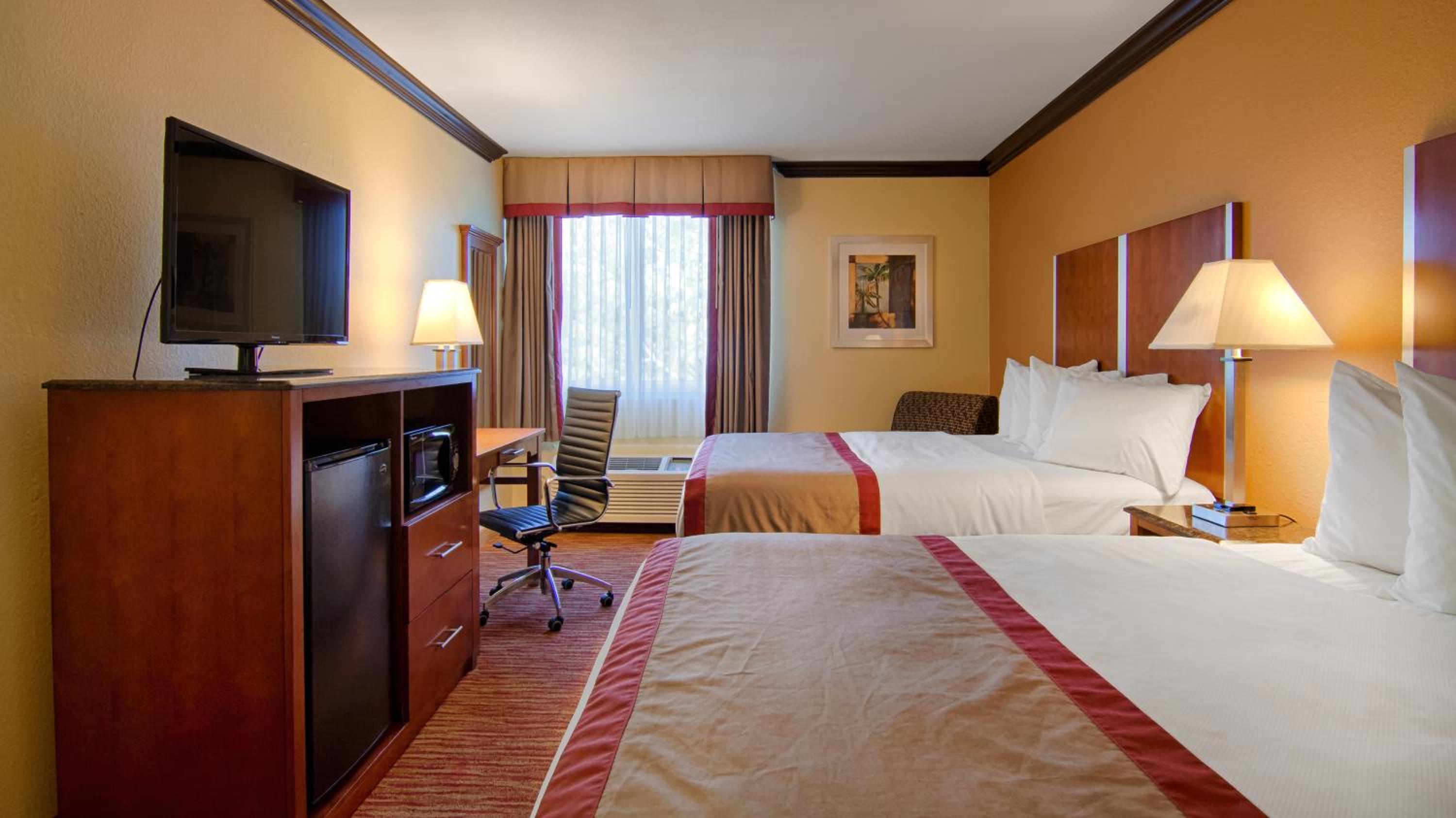 One-Bedroom Queen Suite with Two Queen Beds and Sofa Bed - Non-Smoking - Photo 1