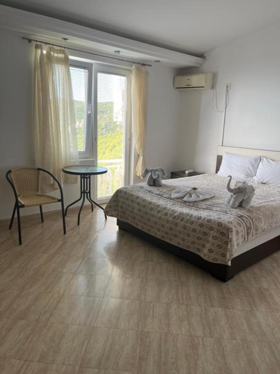 Three-Bedroom Apartment with Sea View photo 1