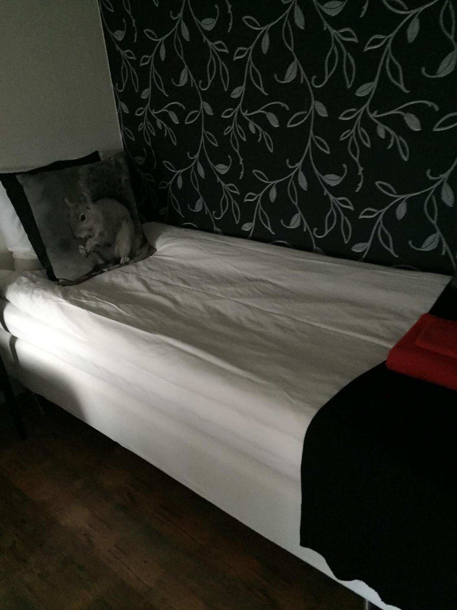 Single Room with Private Bathroom photo 1