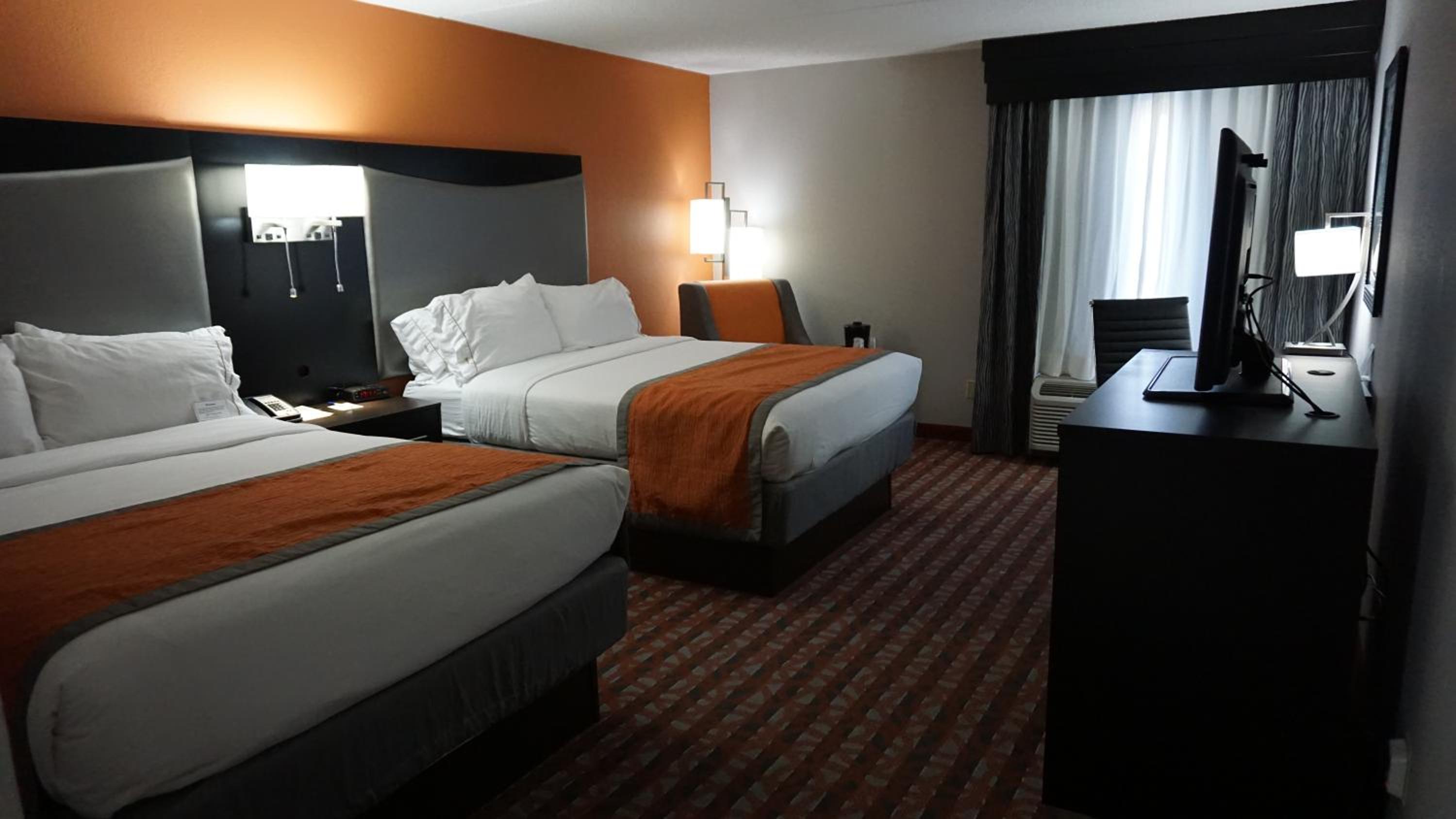 Standard Room with Two Queen Beds - Photo 1