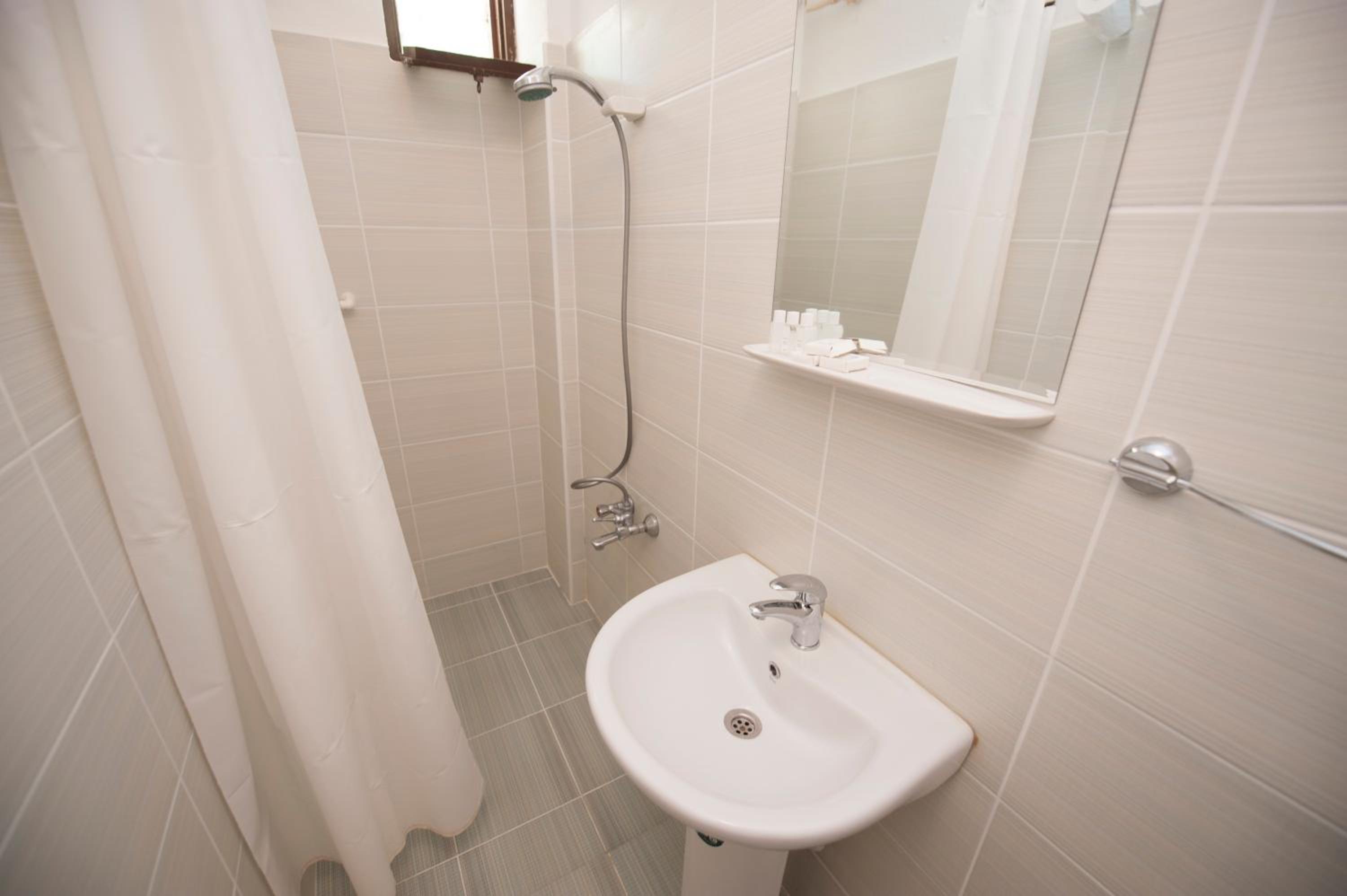 Apartment With Balcony - Photo 3