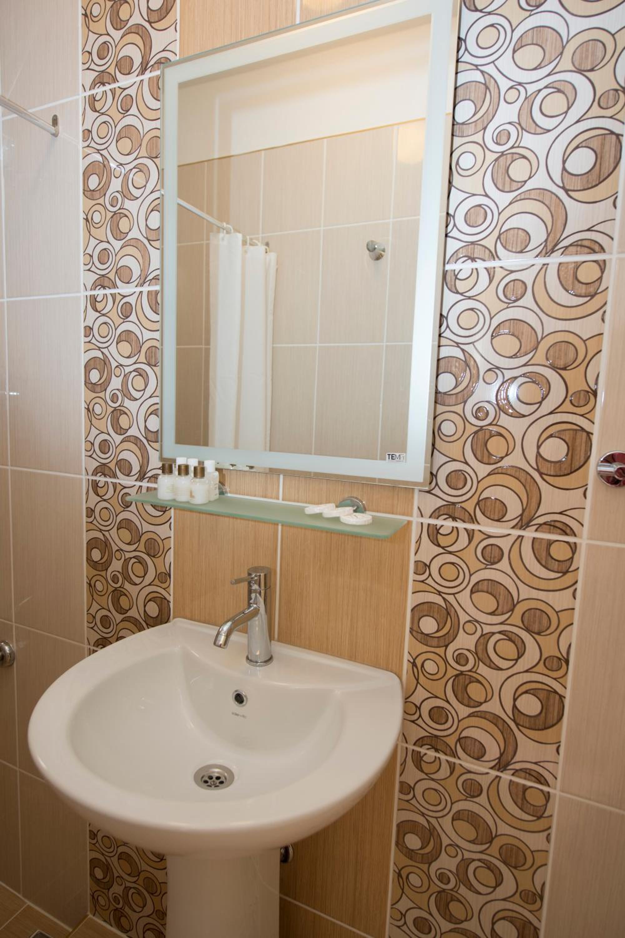 Apartment With Balcony - Photo 8