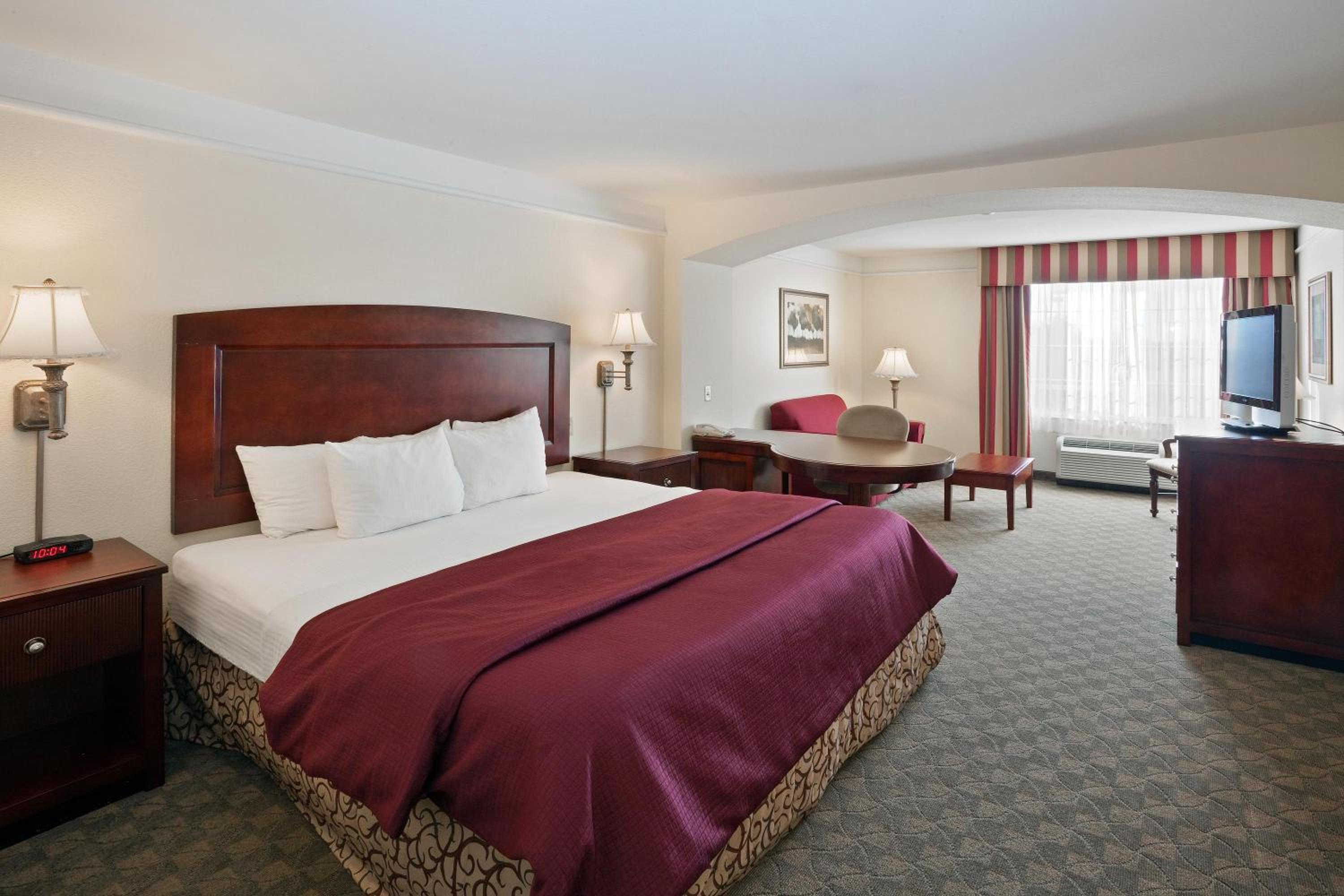 Deluxe King Room - Photo 5