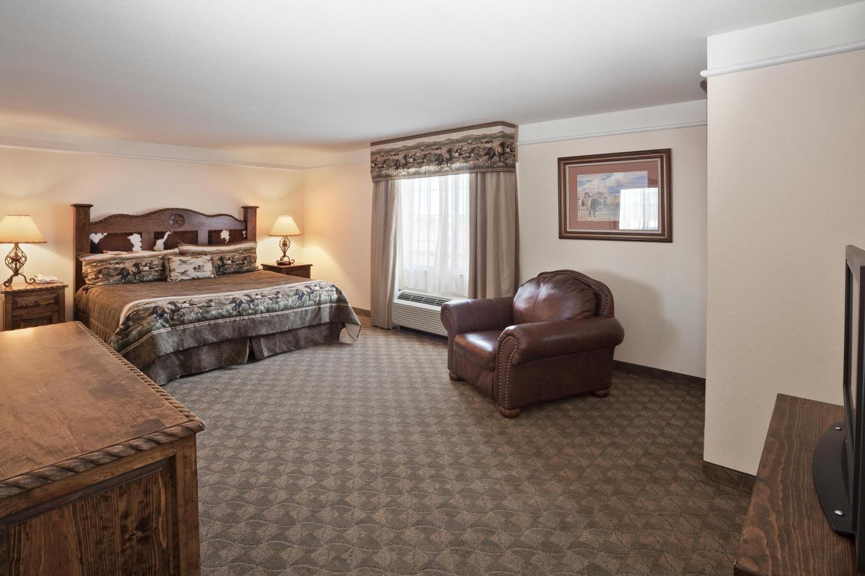 Deluxe King Room - Photo 6