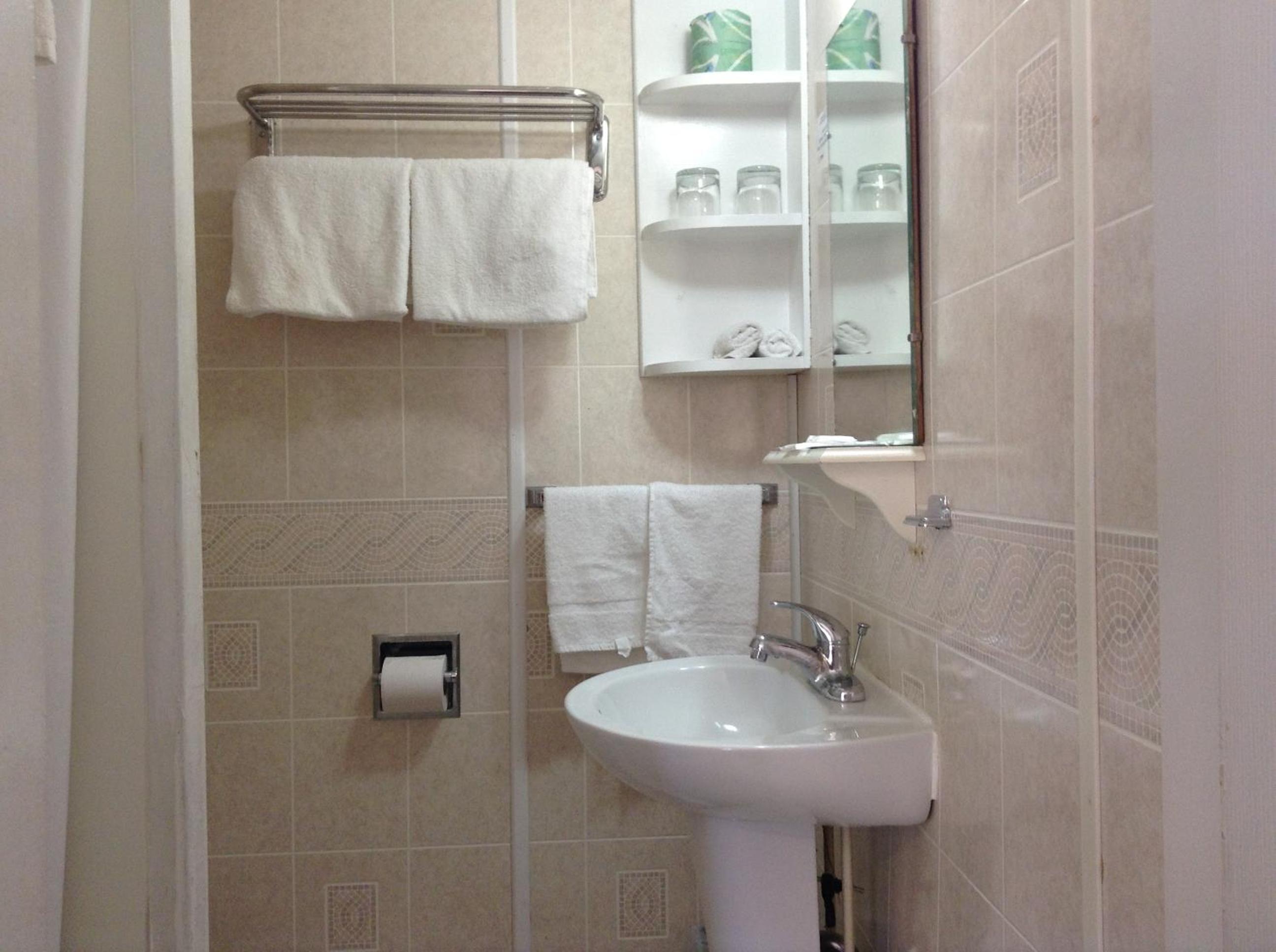 Double Room with Two Double Beds - Photo 2