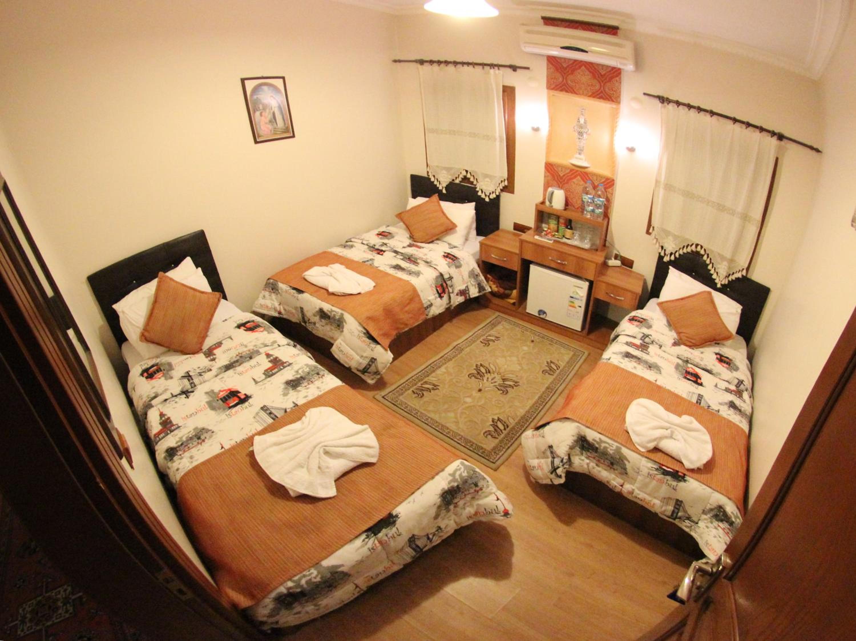 Standard Triple Room photo 2