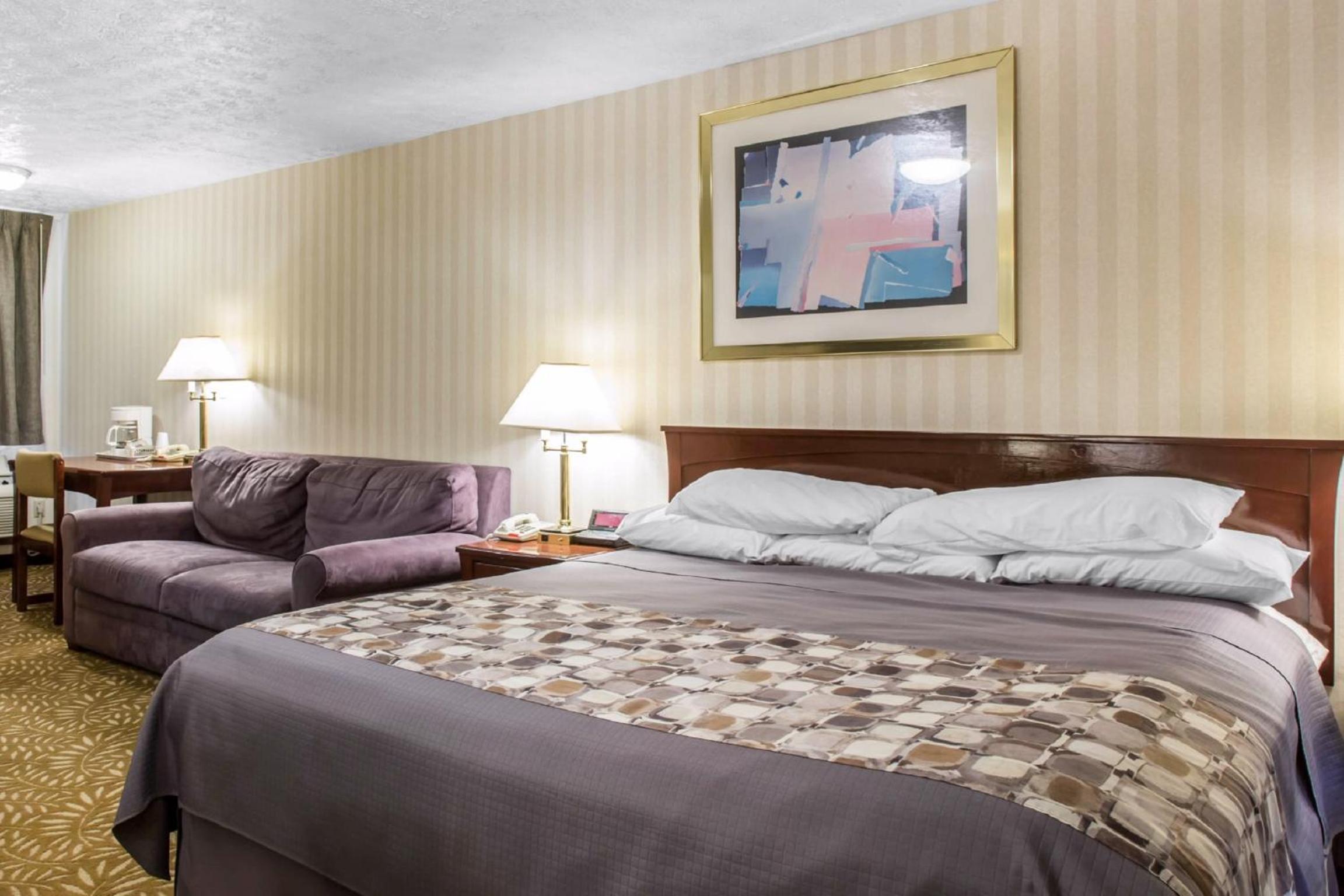 King Room with Sofa Bed - Non-Smoking - Photo 3